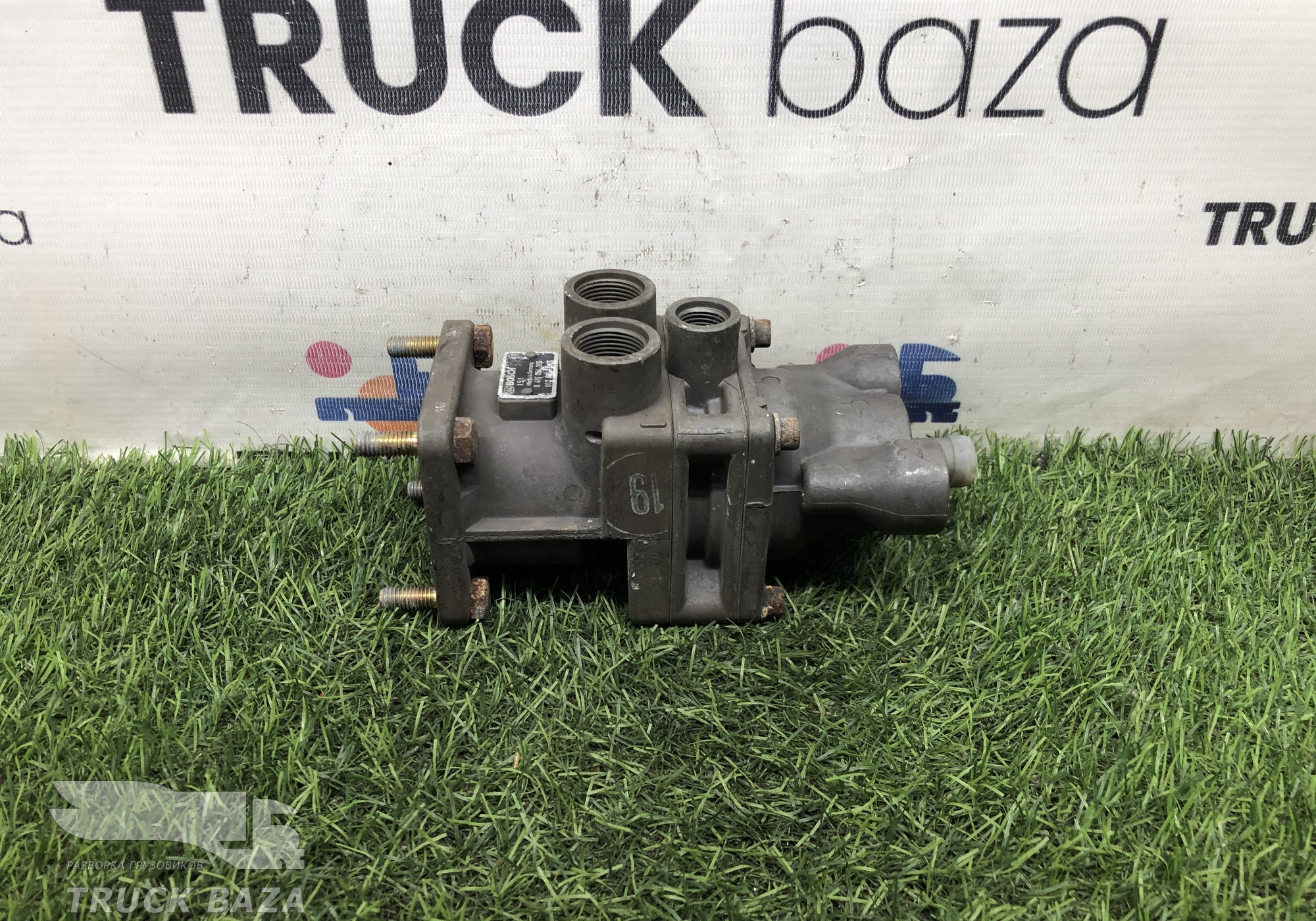 0024317005 Кран тормозной главный