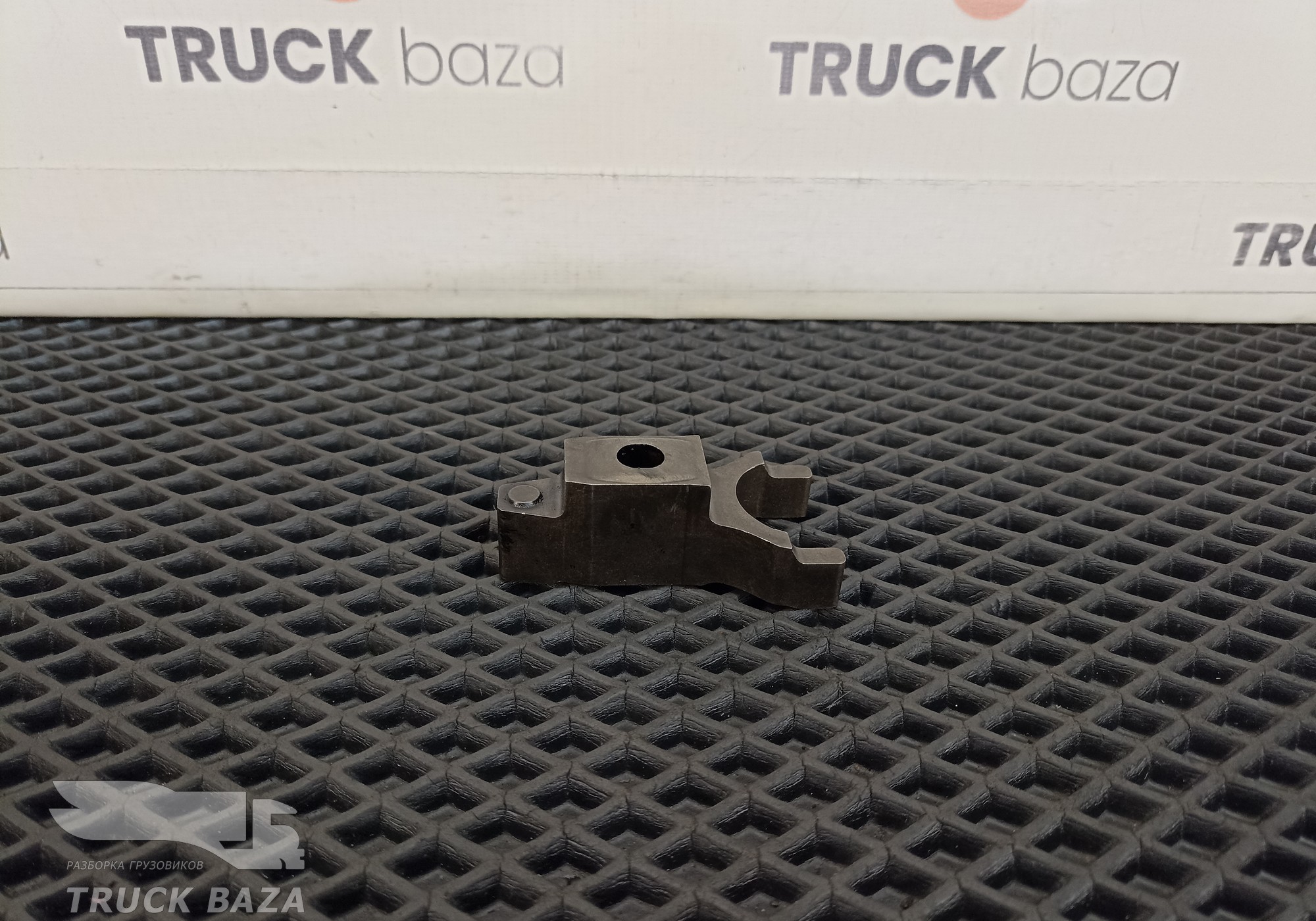 7421801388 Кронштейн форсунки топливной для Volvo FM III (с 2013)