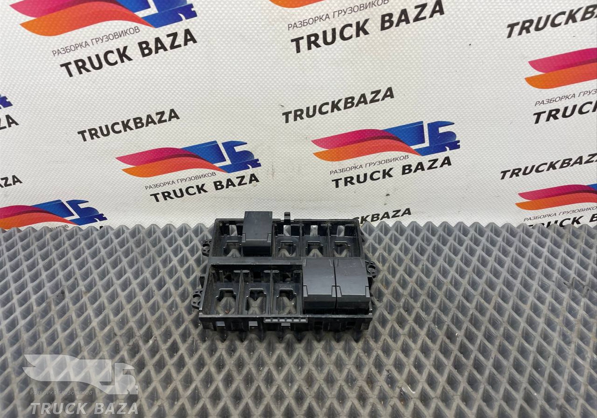 JC4610N939 Рамка кнопок для Ford F-MAX (с 2018)