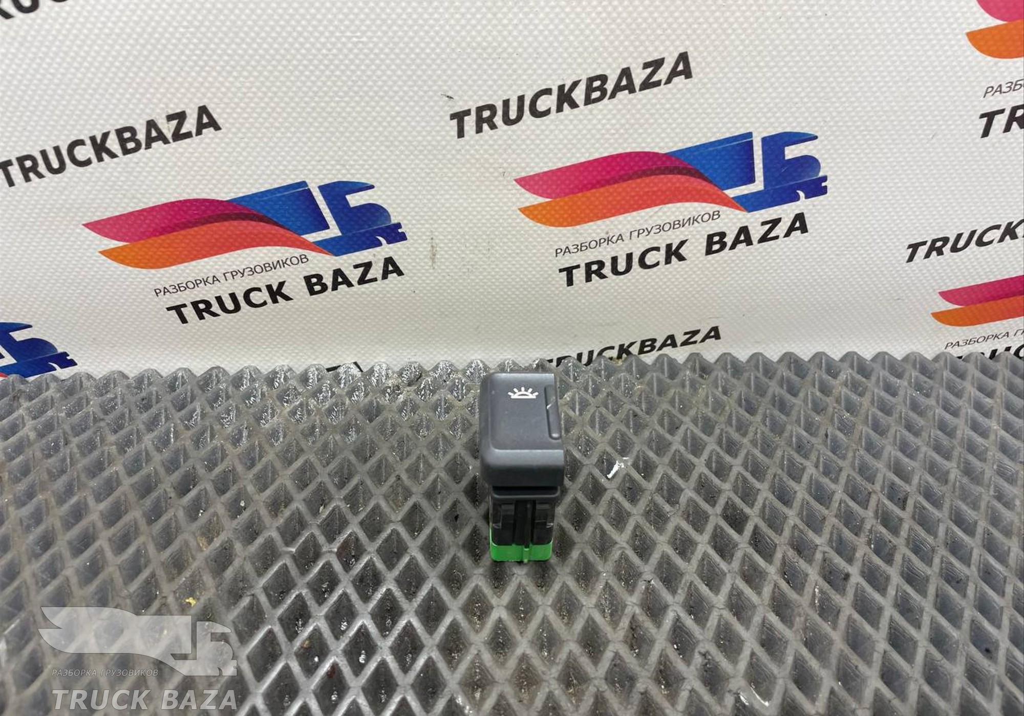 1832342 Кнопка внутреннего освещения для Daf XF106 (с 2012)