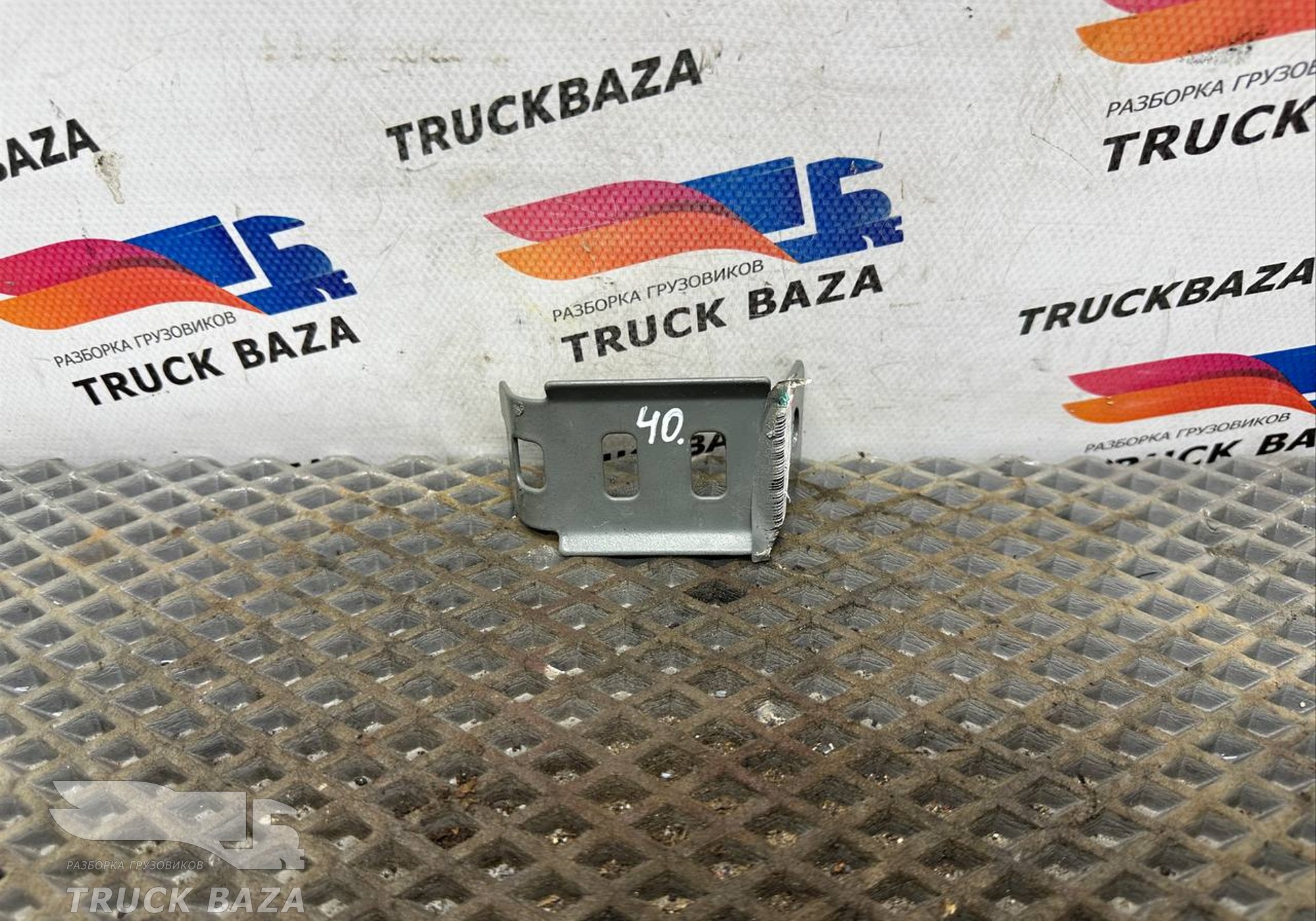 WG9X00365504 Кронштейн проводки для Sinotruk Sitrak C7H