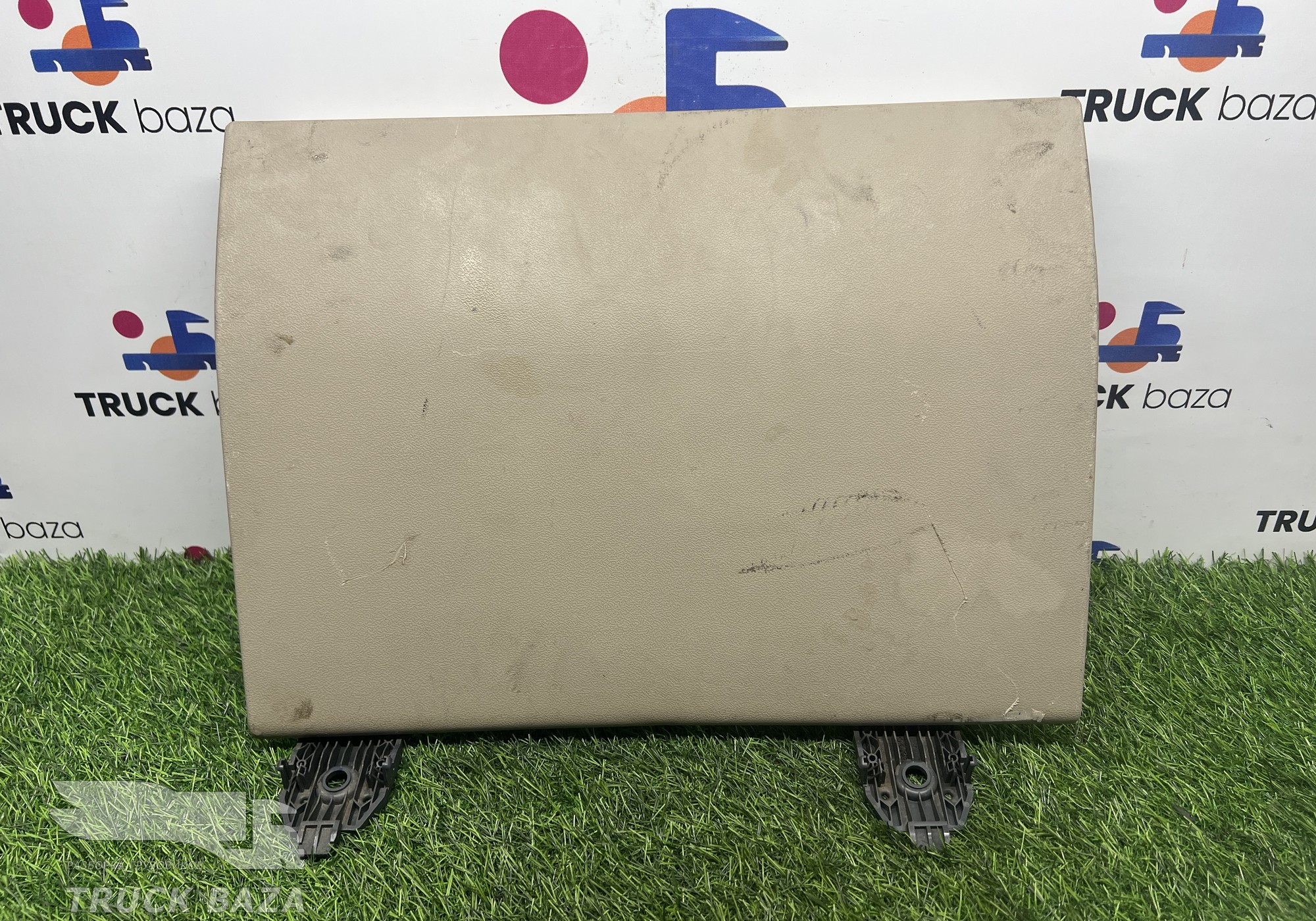 1766154 Крышка бардачка