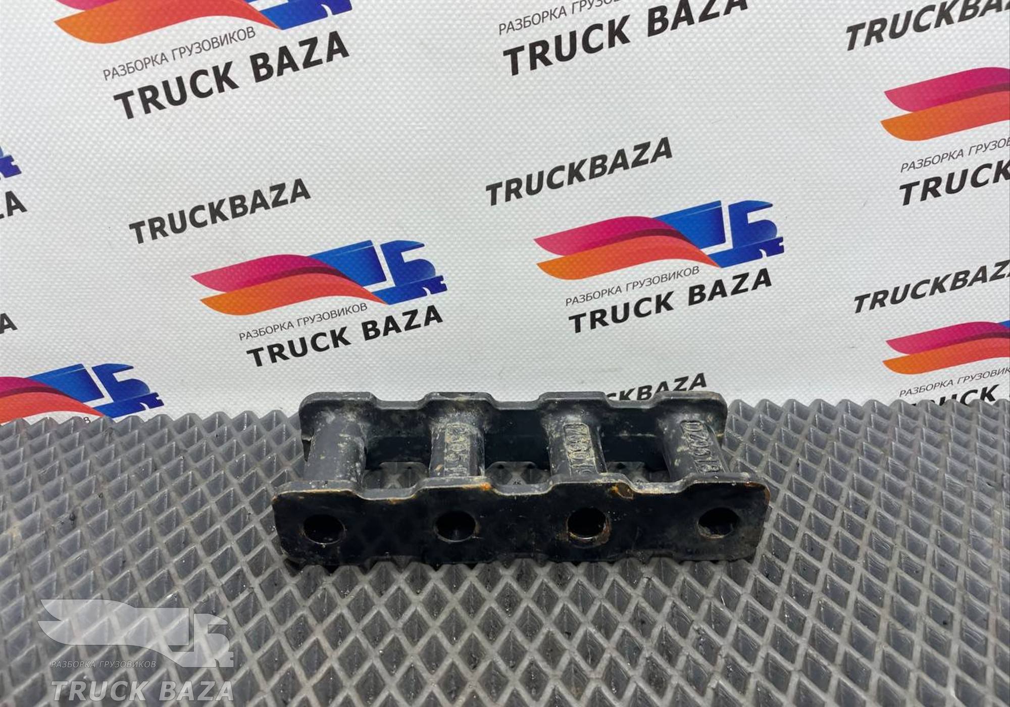 DZ95189766019 Кронштейн аккумуляторного ящика для Shacman X3000 (с 2014)