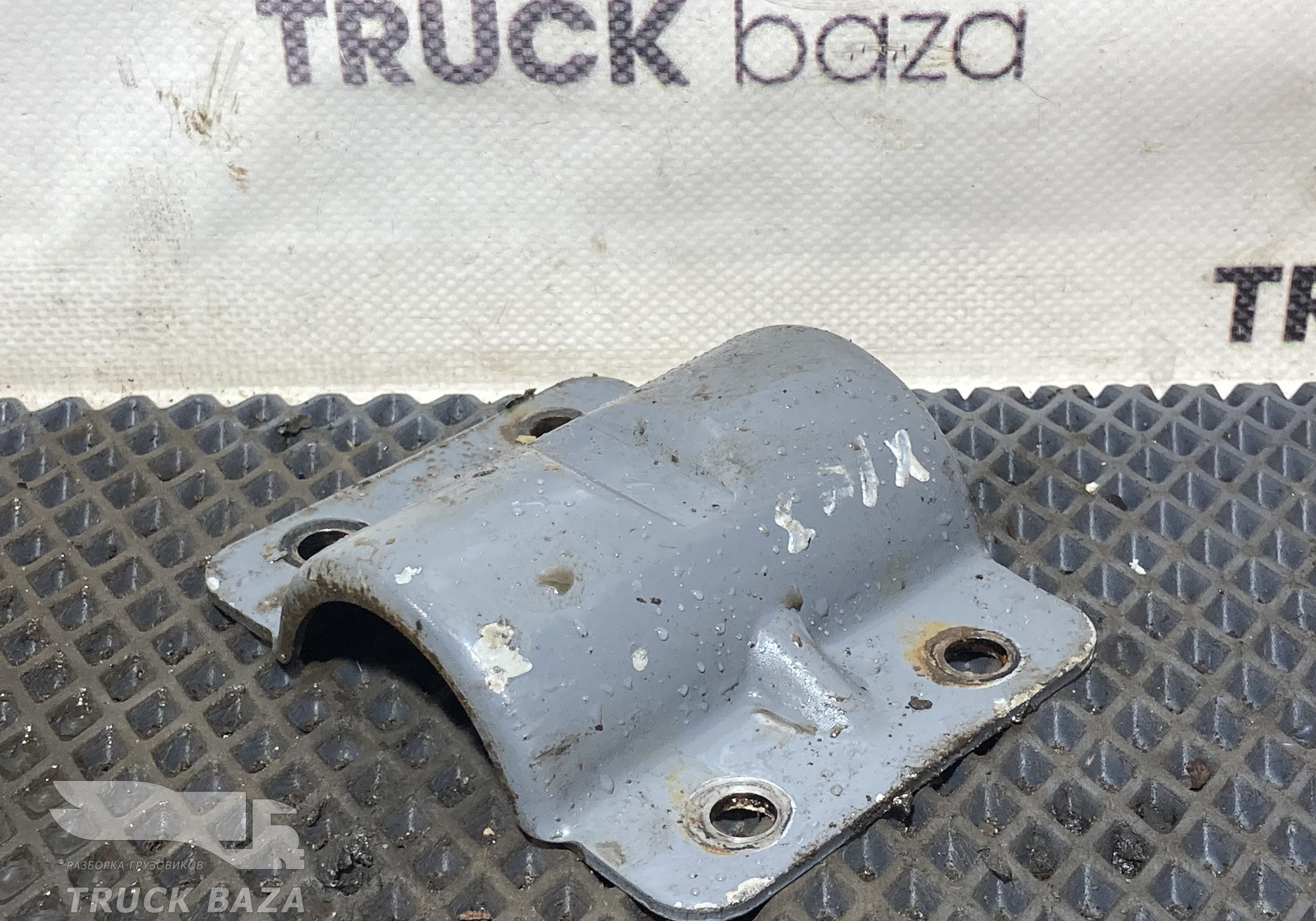 1629046 Кронштейн крыла