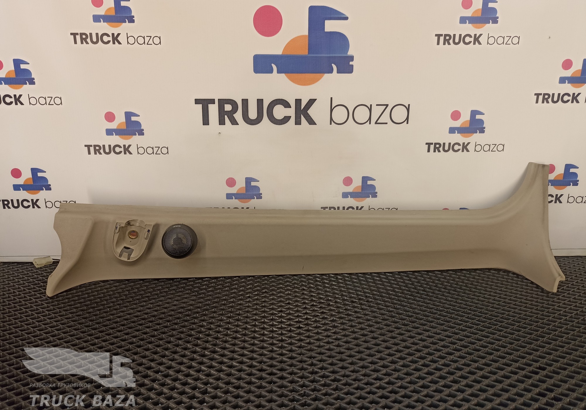 1690139 Накладка стойки лобового стекла левая для Daf XF95