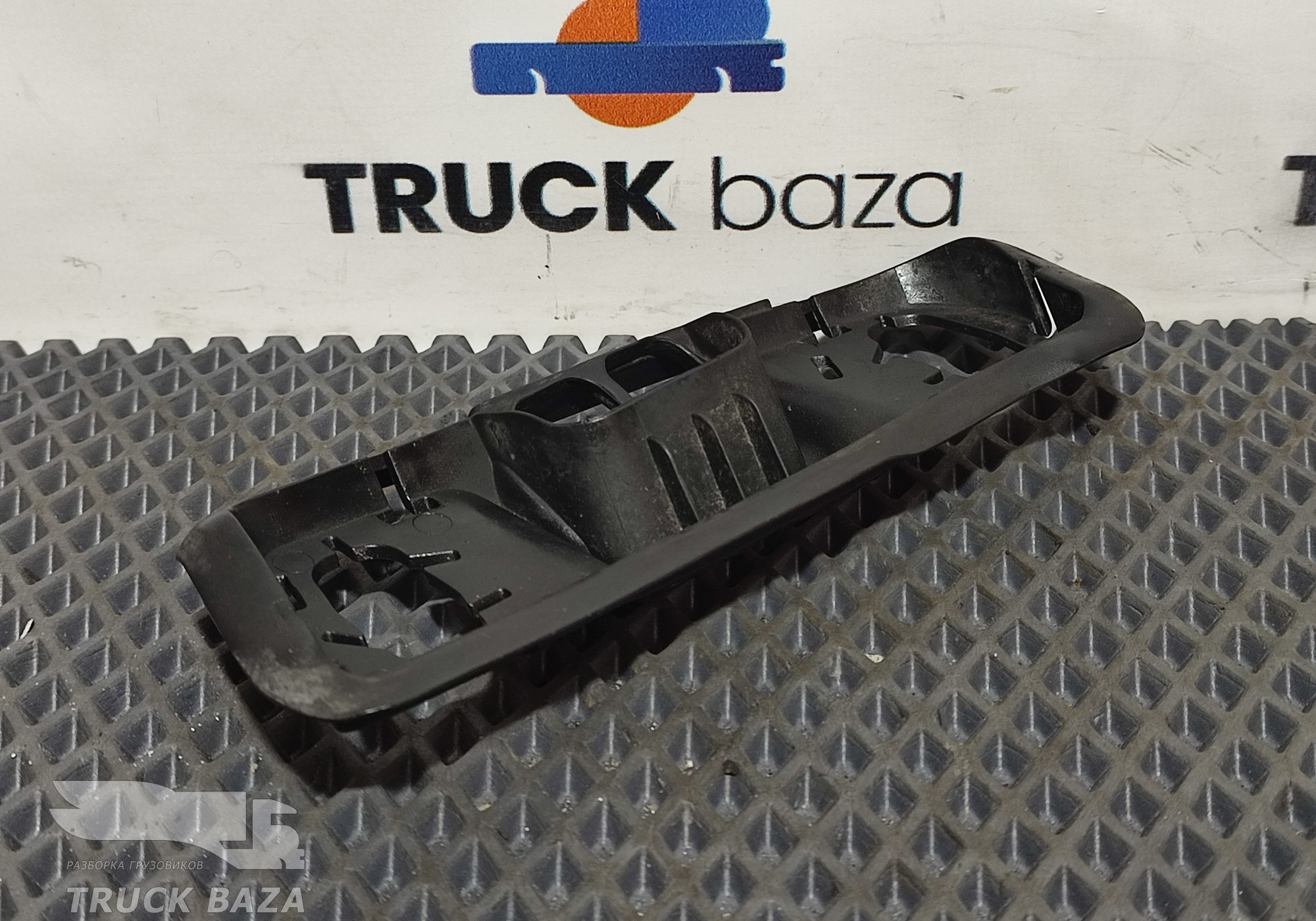 111019006 Накладка зеркала для Scania 6-series R (с 2016)