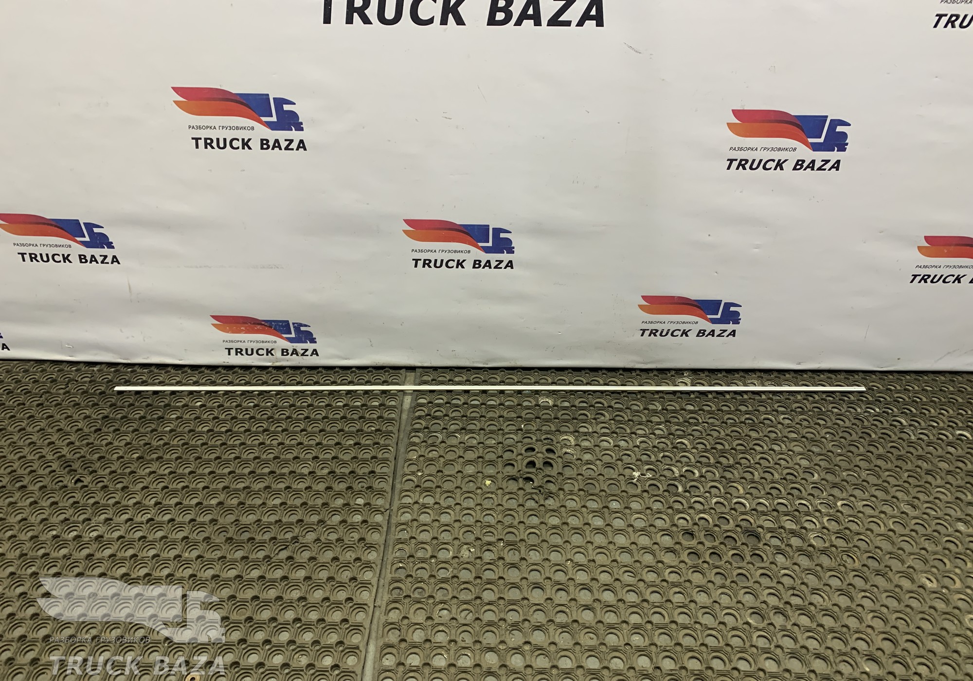 504185773 Направляющая занавески спальника для Iveco Stralis I (с 2002)