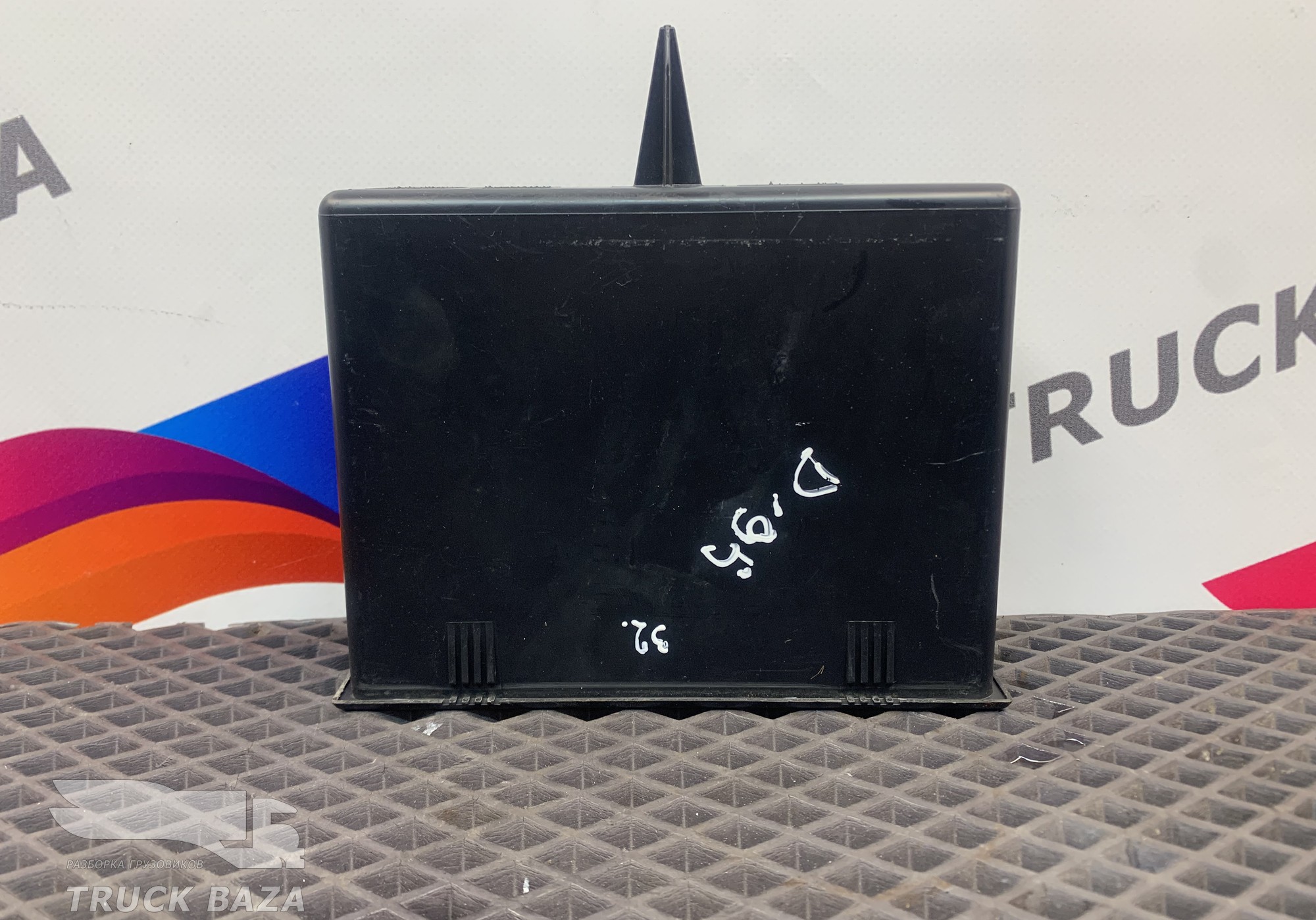1305001 Бардачок для Daf