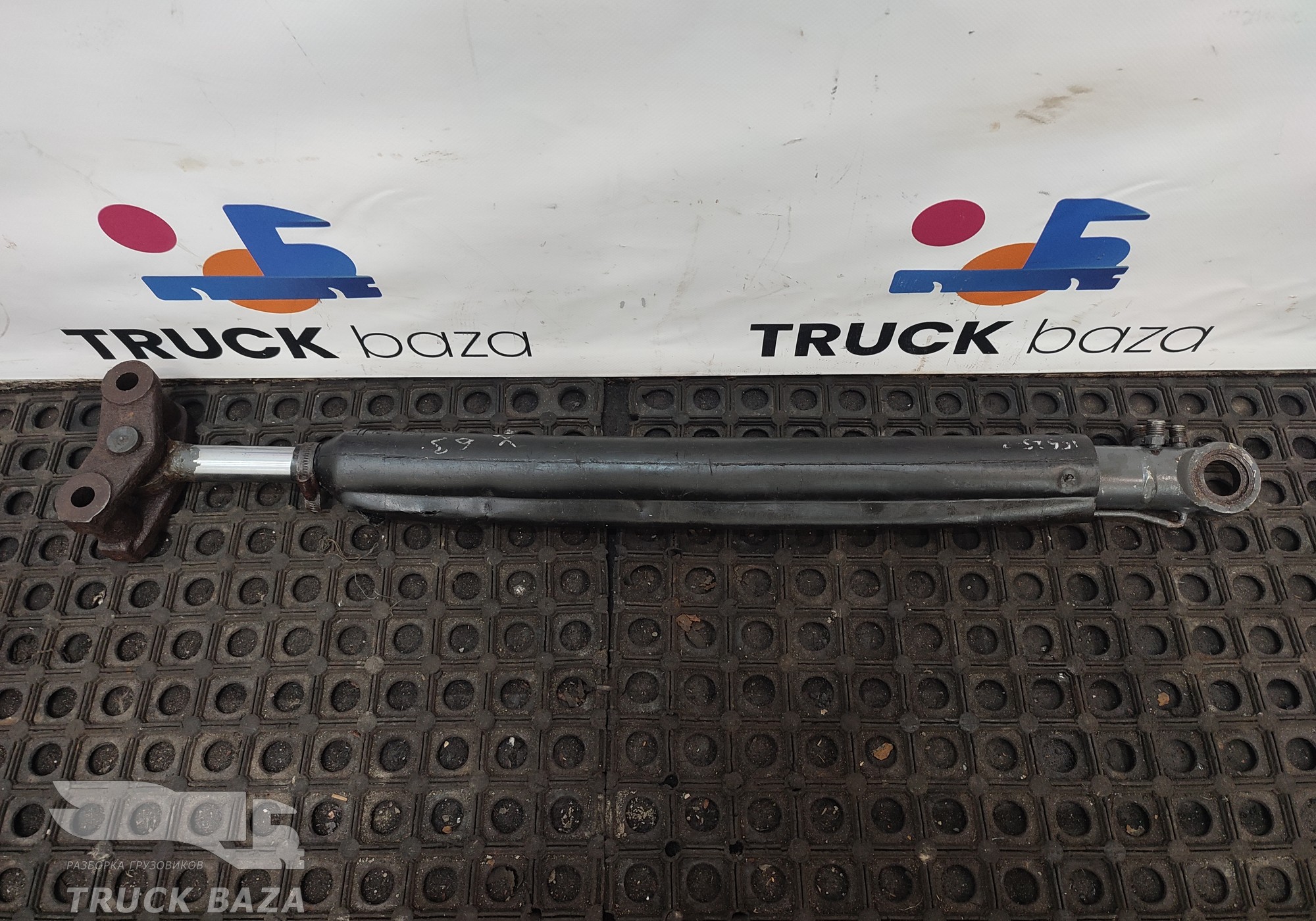 1444742 Цилиндр подъема кабины