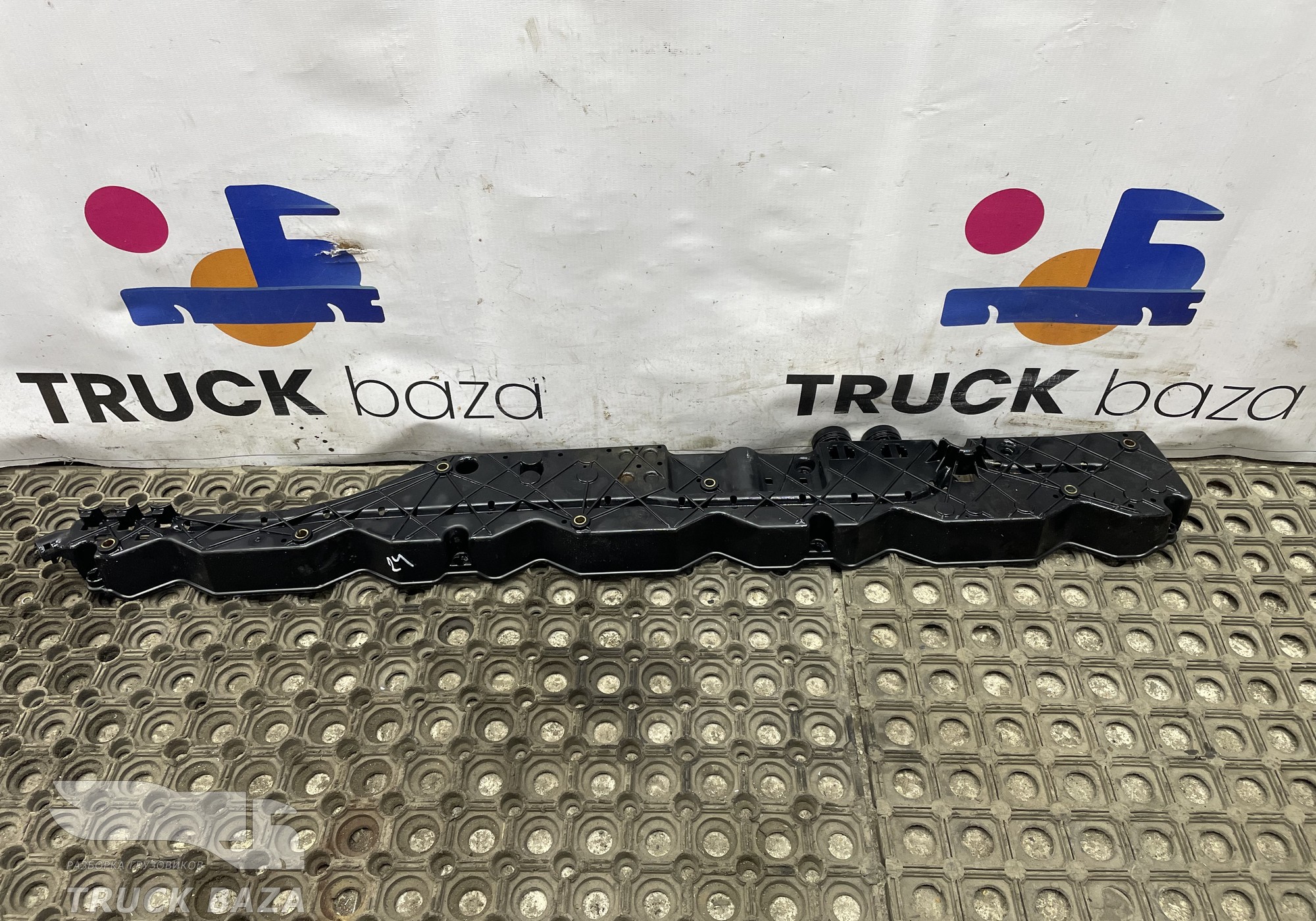 81254240032 Кожух высоковольтных проводов