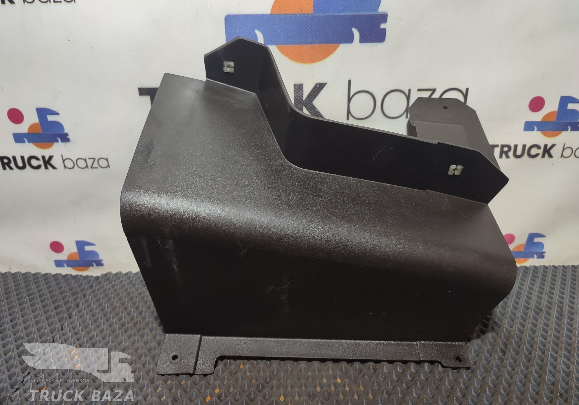 549015337016 Накладка торпедо правая для КАМАЗ 54901