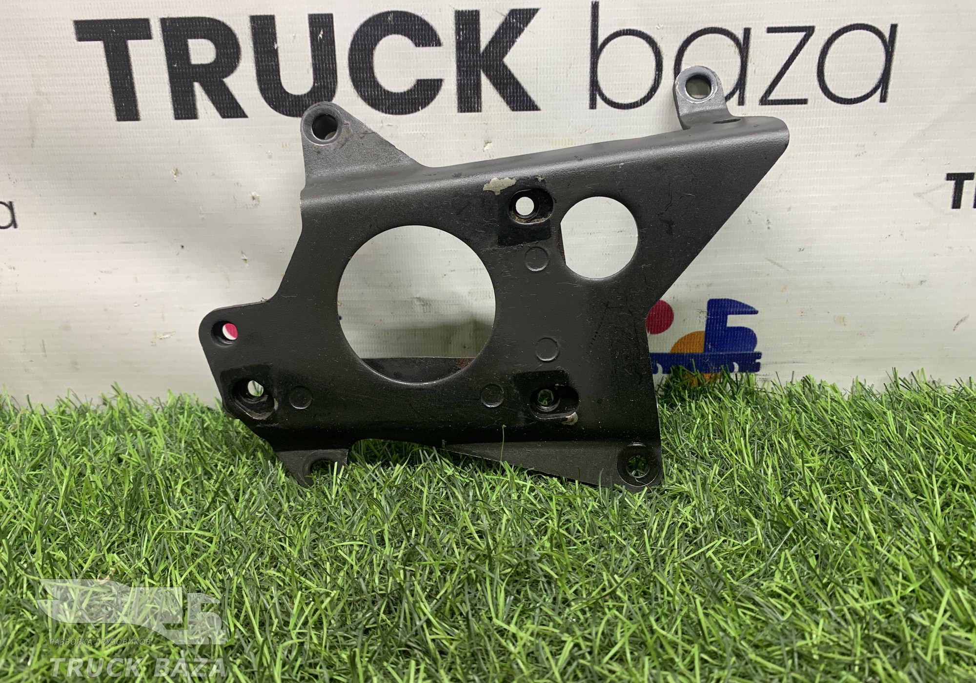 1743910 Кронштейн топливного фильтра