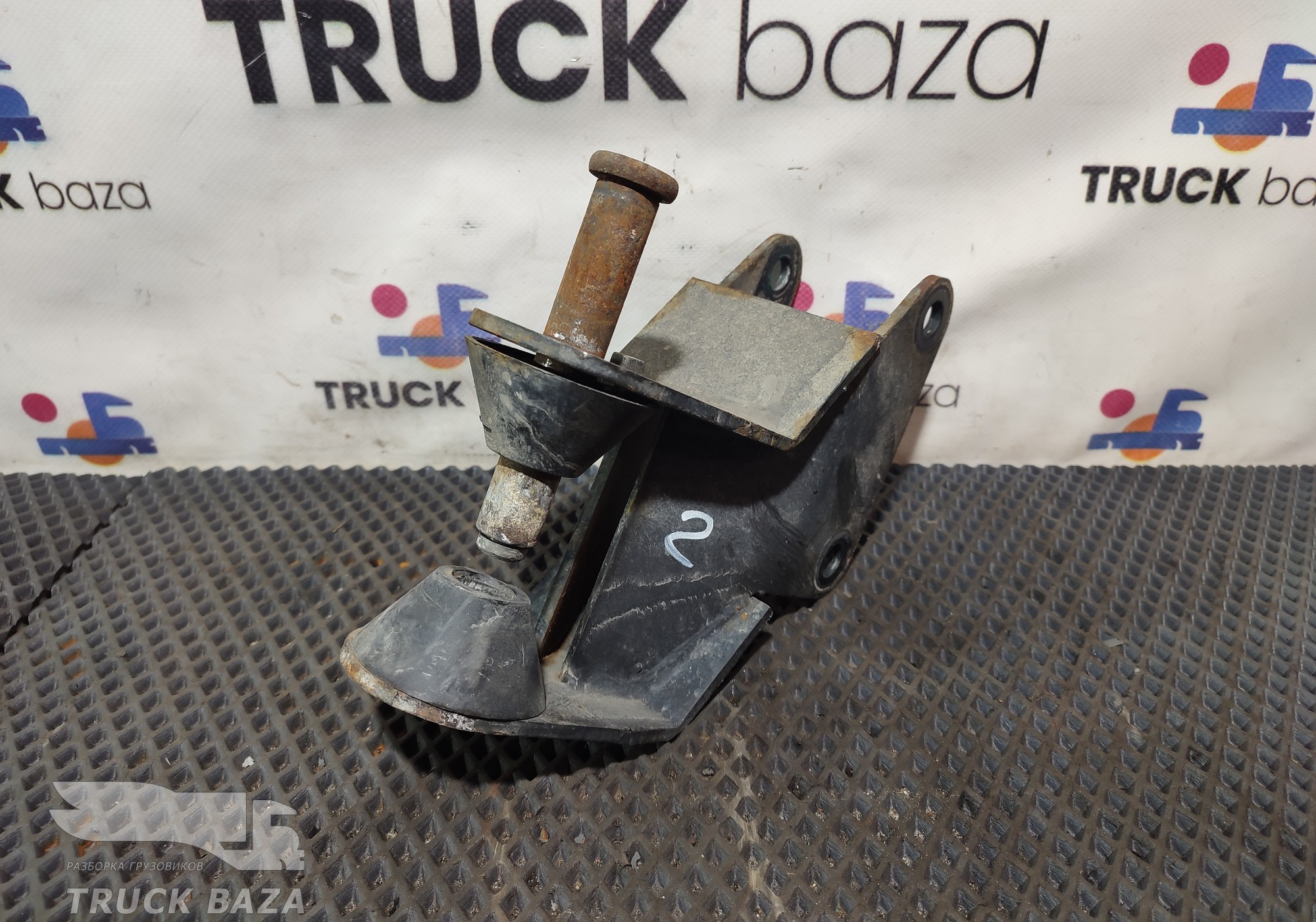 9303100358 Ответная часть замка кабины