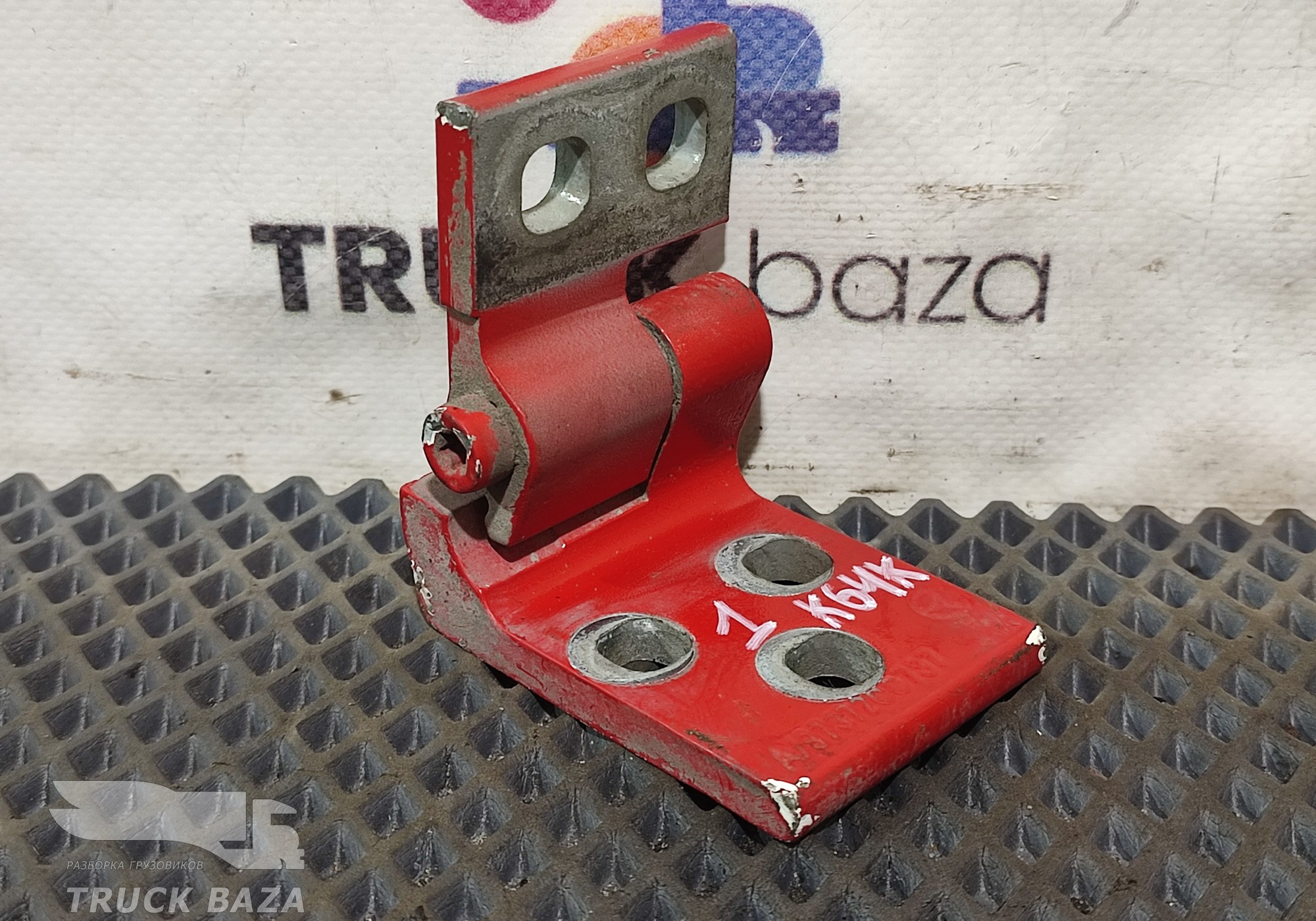 A9737200737 Петля двери левая