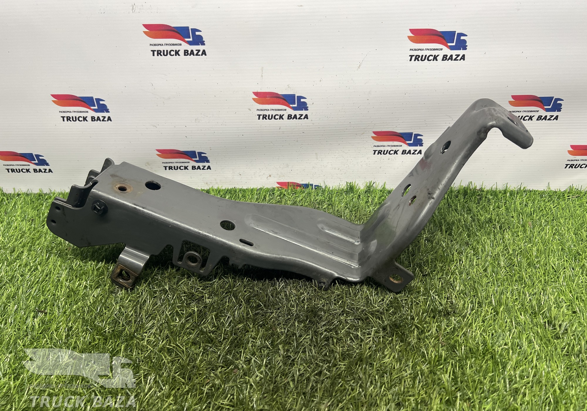 82285617 Кронштейн фары правый для Volvo FH 4 (с 2012)