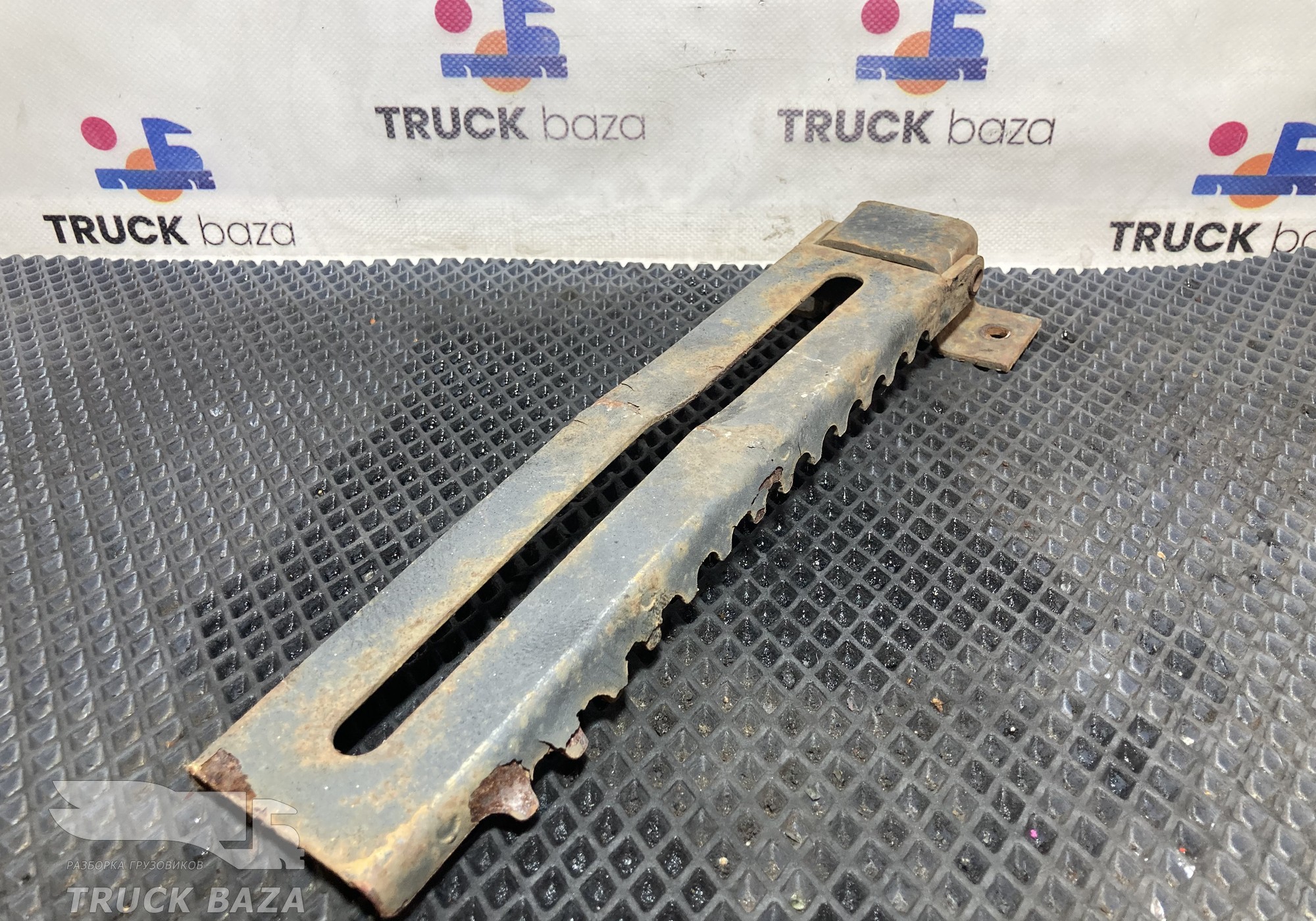 Кронштейн спойлера для КАМАЗ 5490 (с 2013)