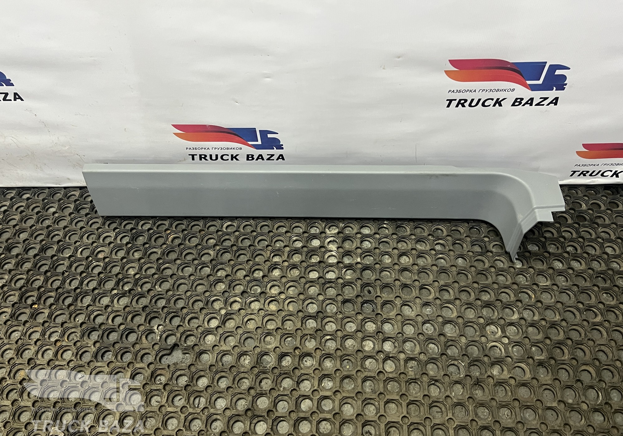 82578166 Накладка салона правая для Renault T (с 2013)