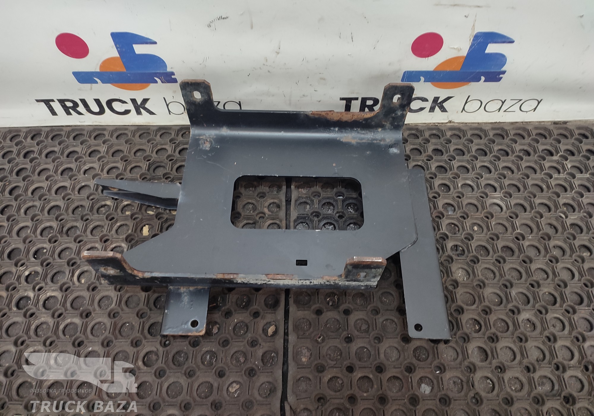 549018403515 Кронштейн крыла левый для КАМАЗ 54901