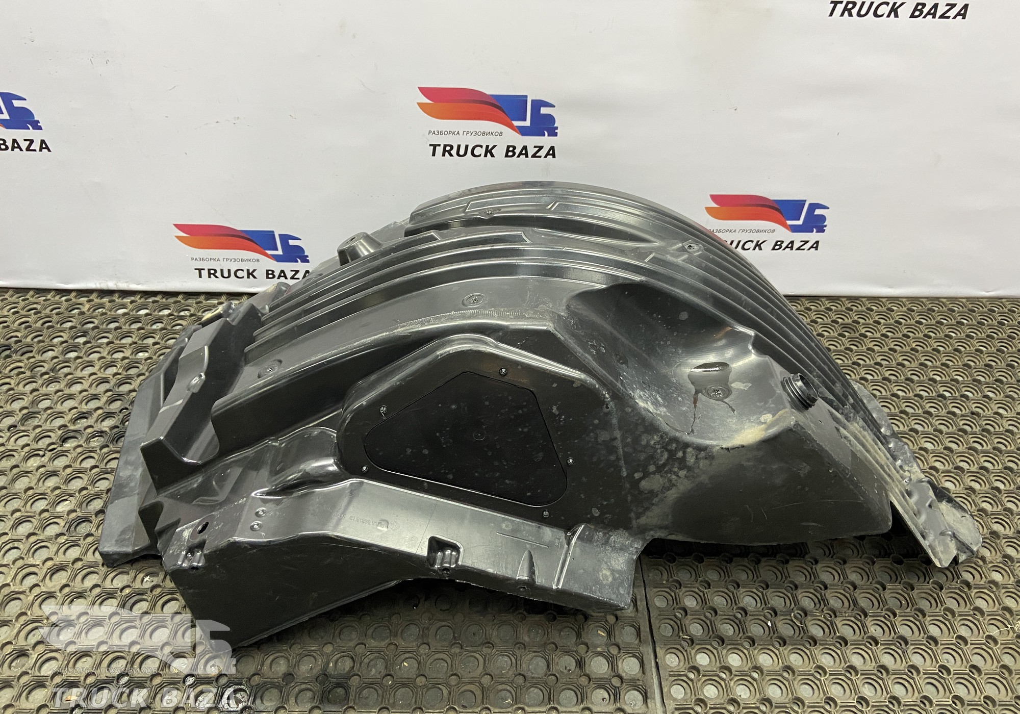 81612300283 Крыло переднее левое передняя часть