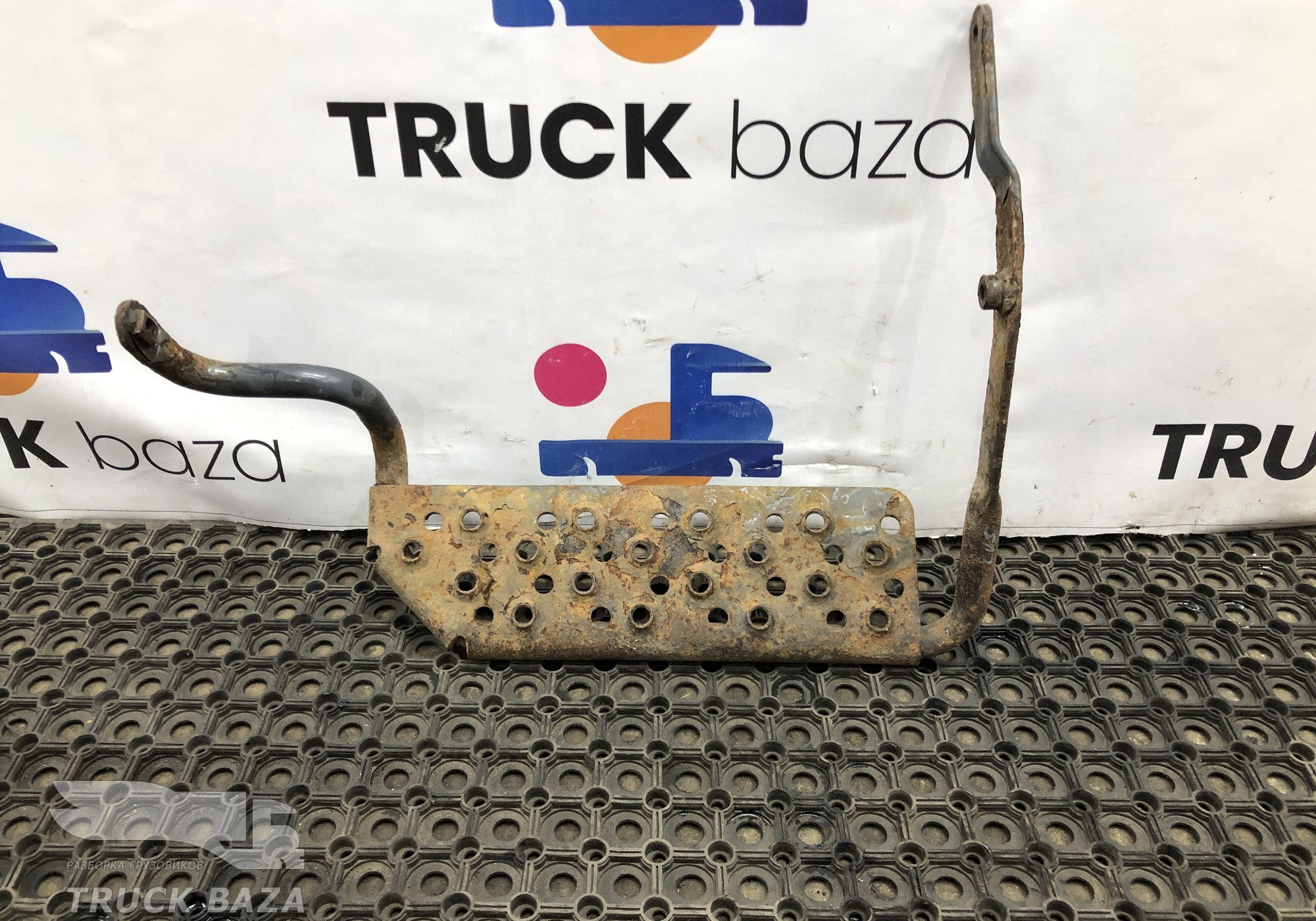 1490173 Подножка АКБ