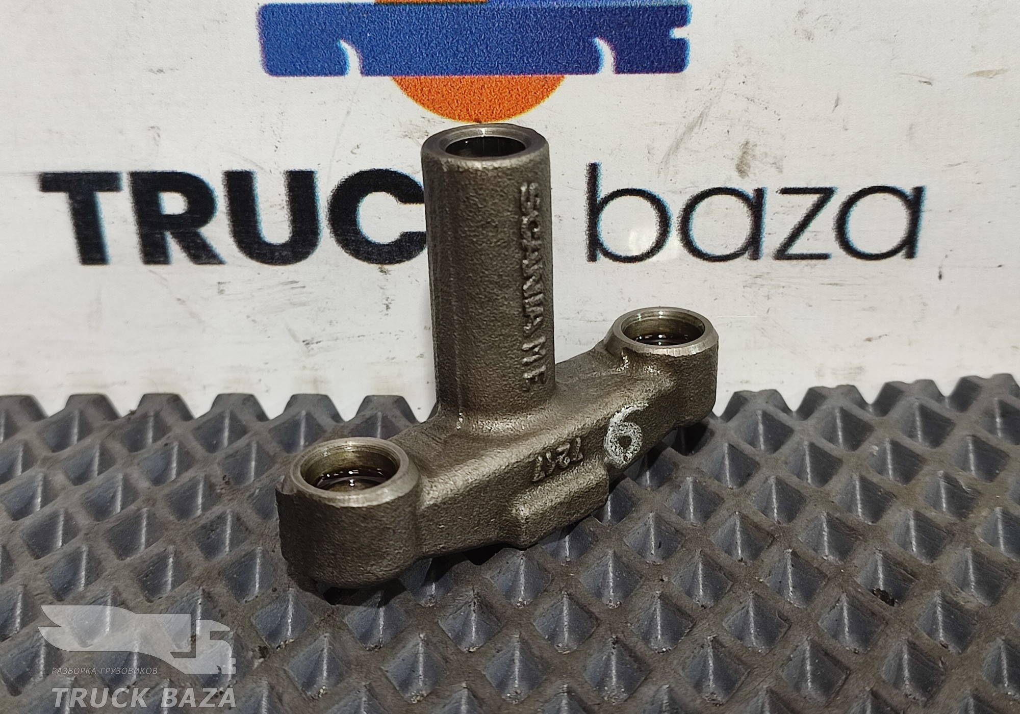 1916210 Коромысло