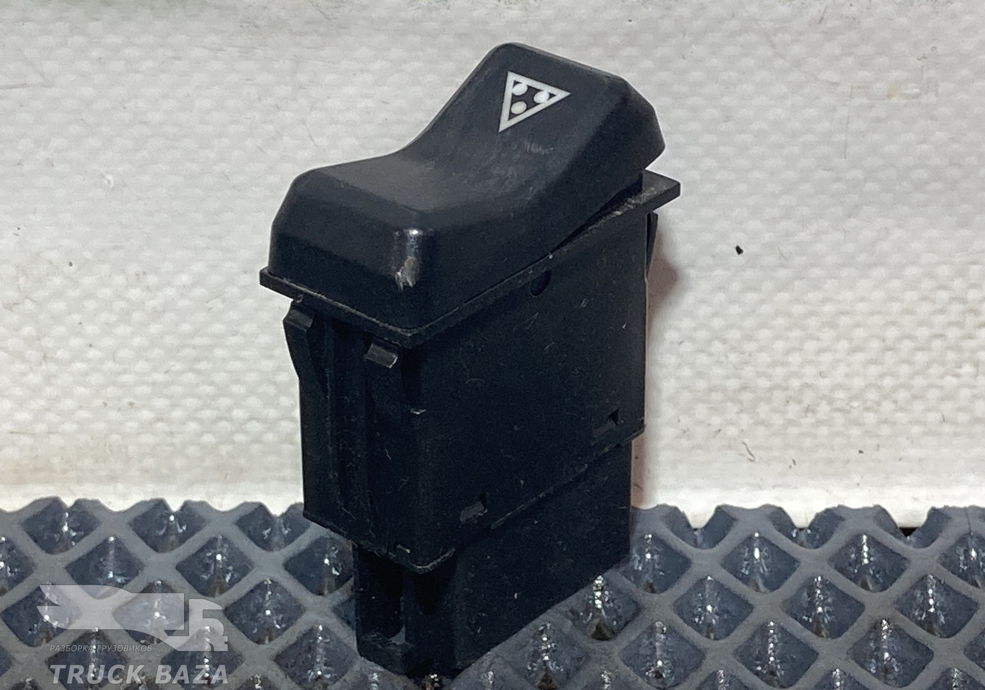 YZ962258050010 Кнопка аварийной сигнализации для Sinotruk Sitrak C7H