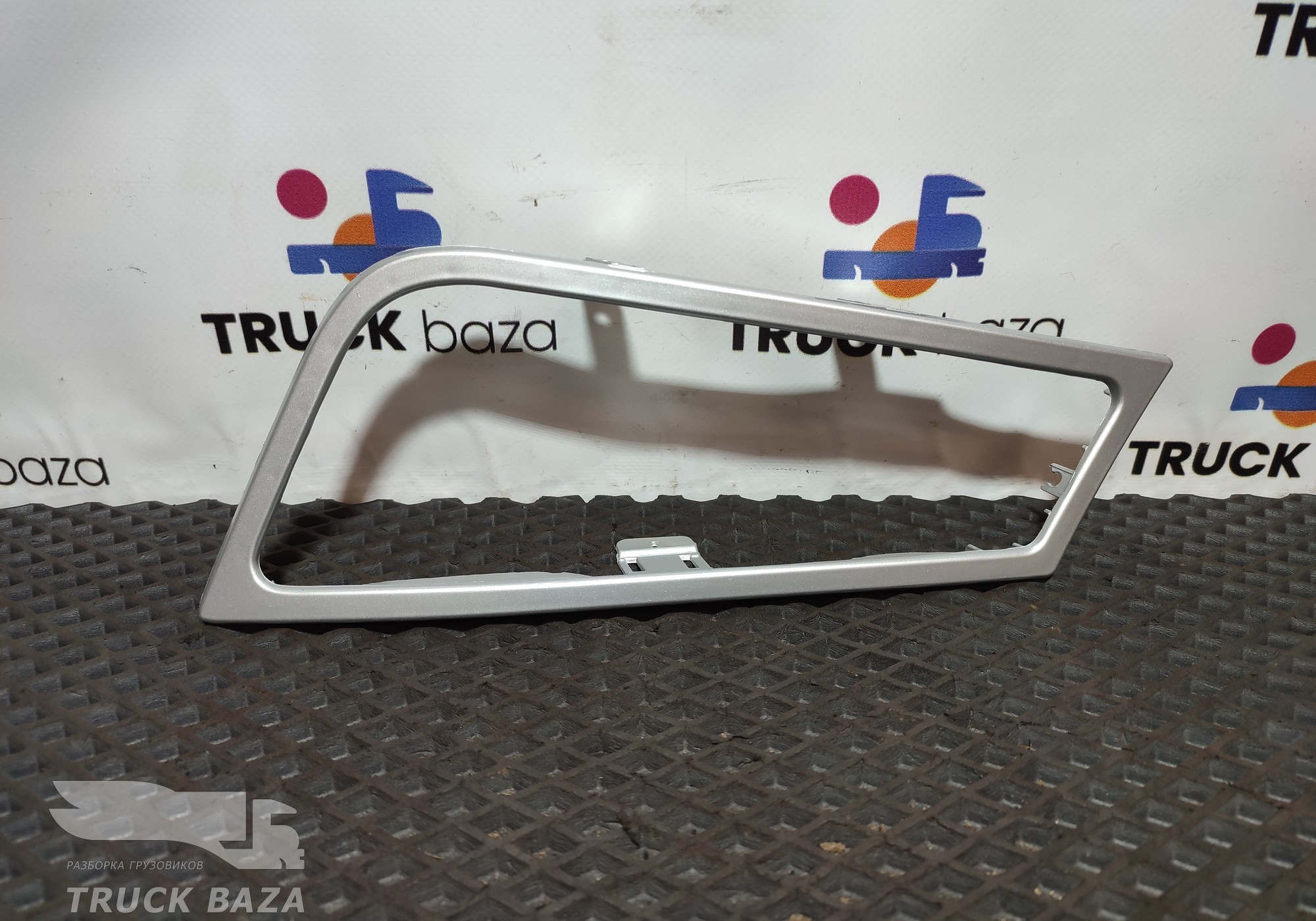 21078543 Облицовка противотуманной фары левая для Volvo FH
