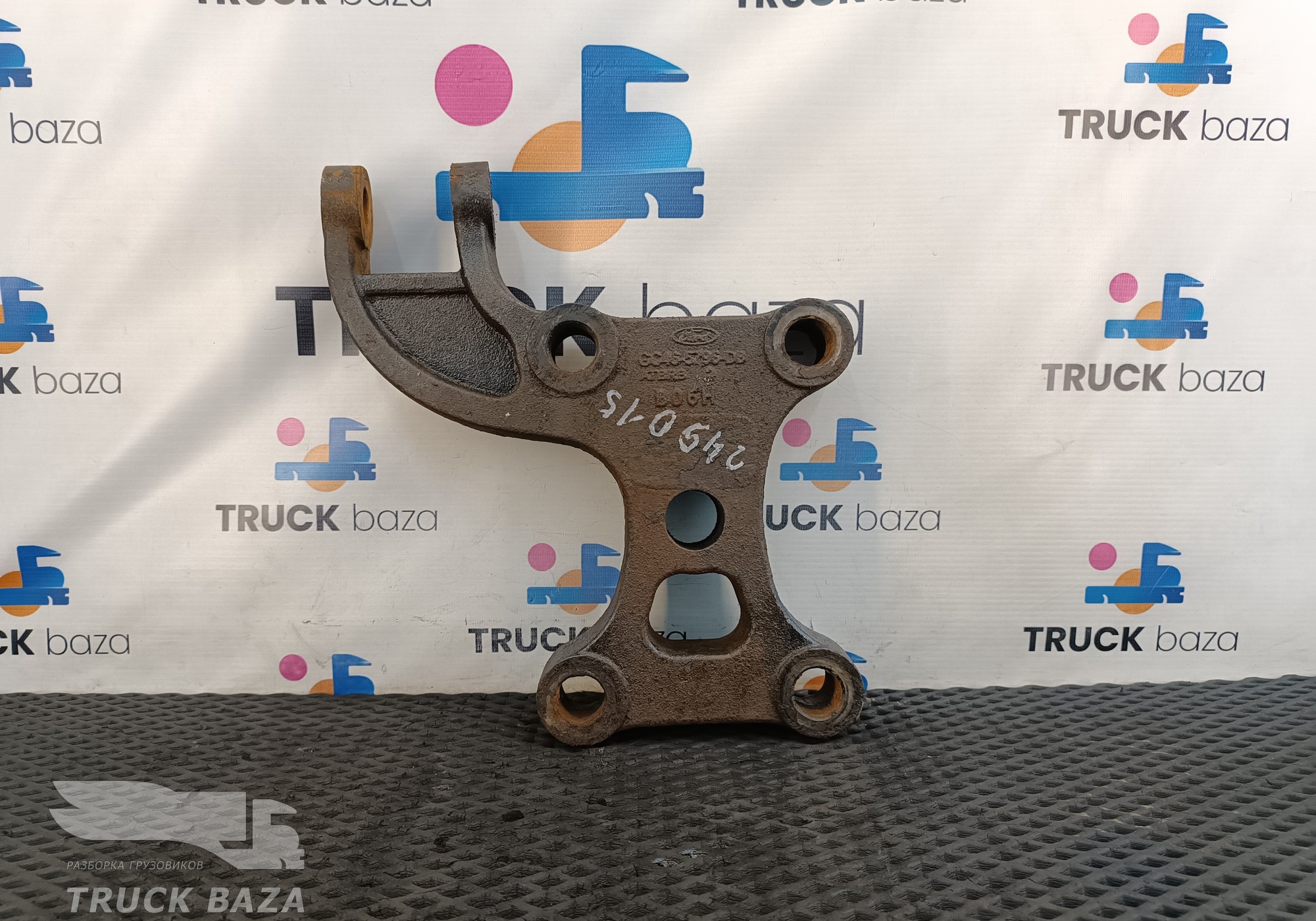 GC465796DC Кронштейн передней рессоры правый для Ford F-MAX (с 2018)