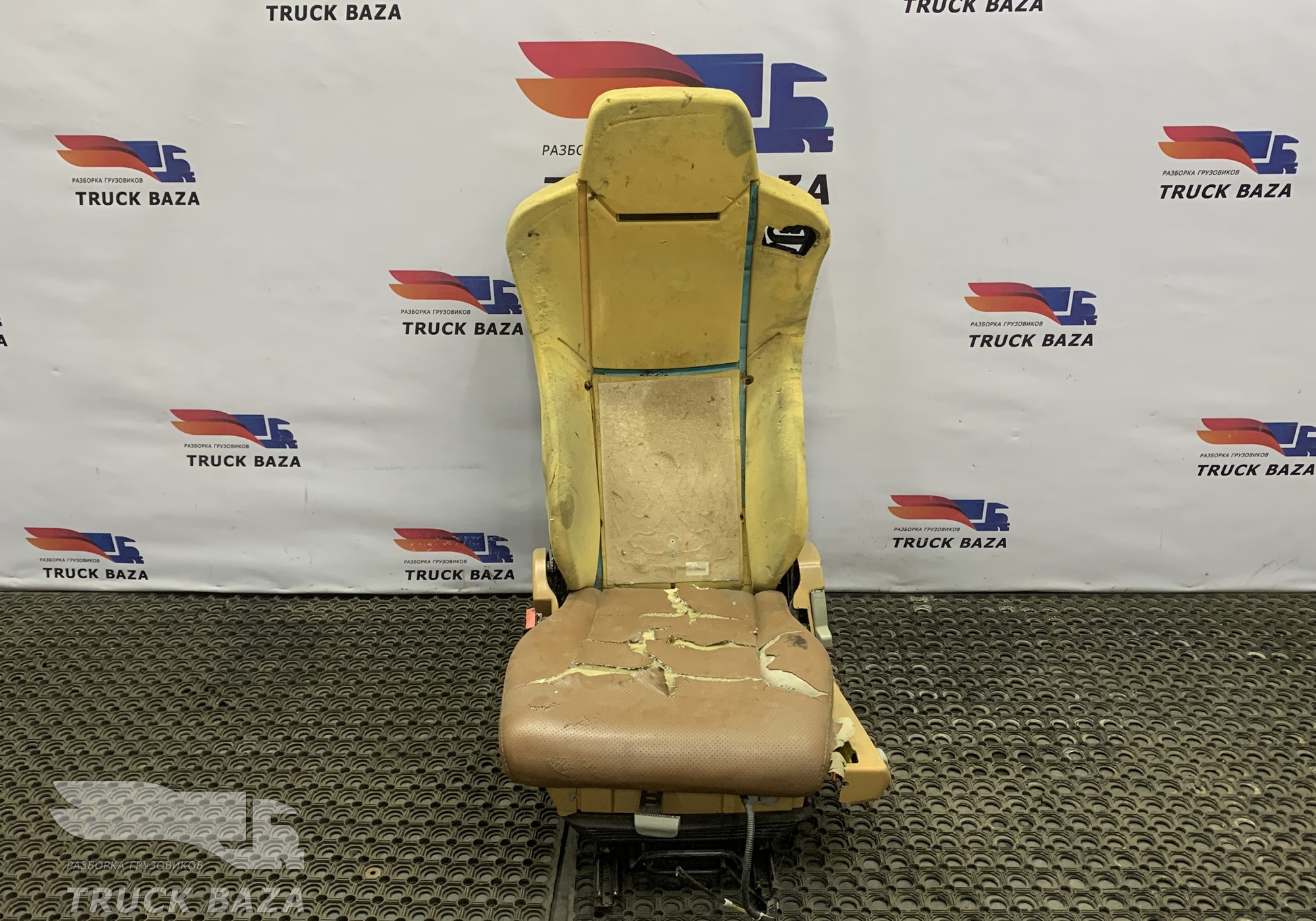 81623076447 Сиденье водительское пневматическое