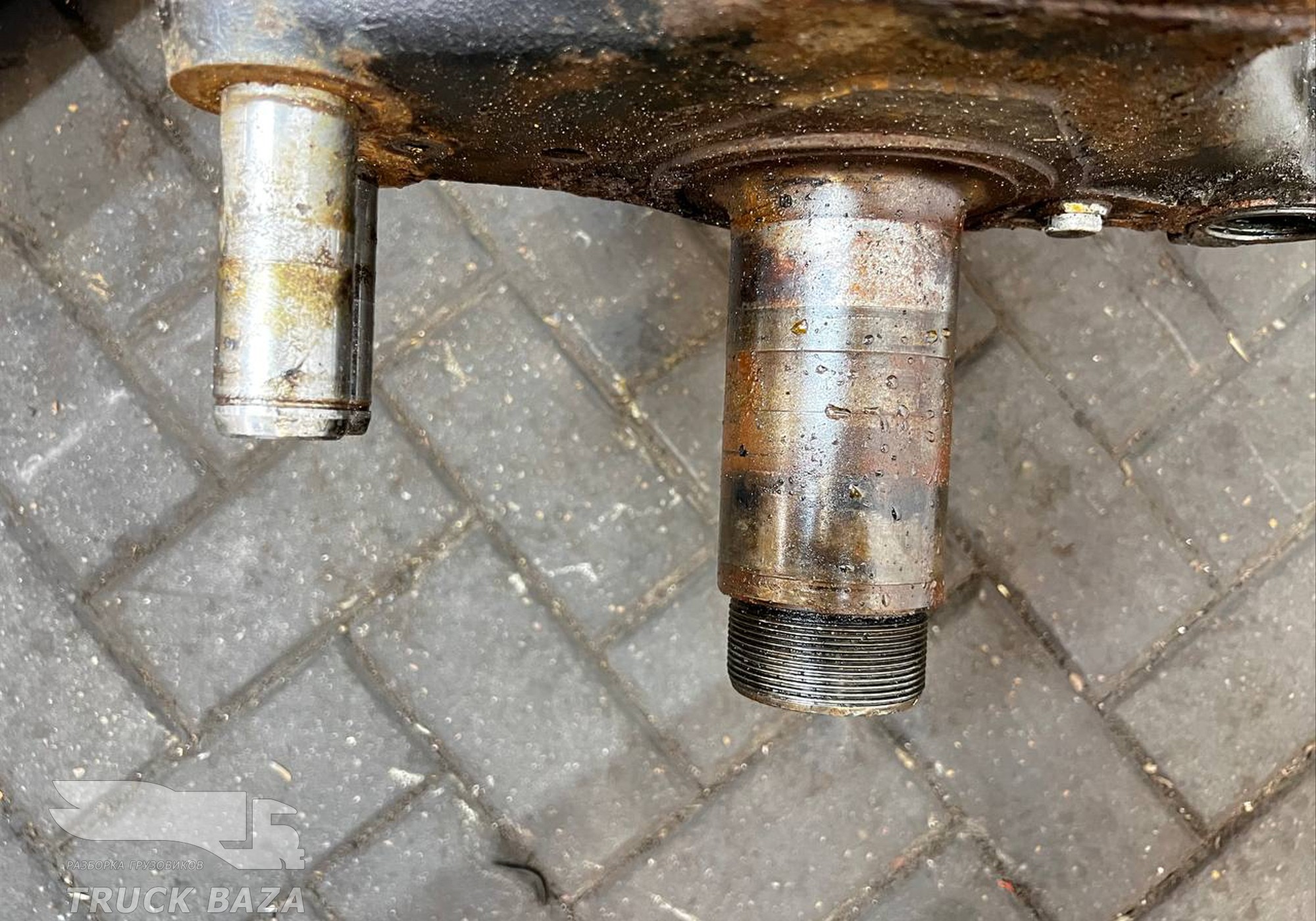 1895937 Кулак поворотный левый для Scania 5-series G (с 2004 по 2016)