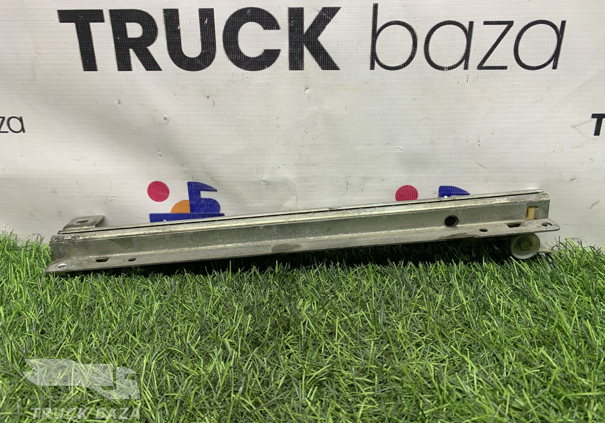 1297399 Направляющая столика правая для Daf