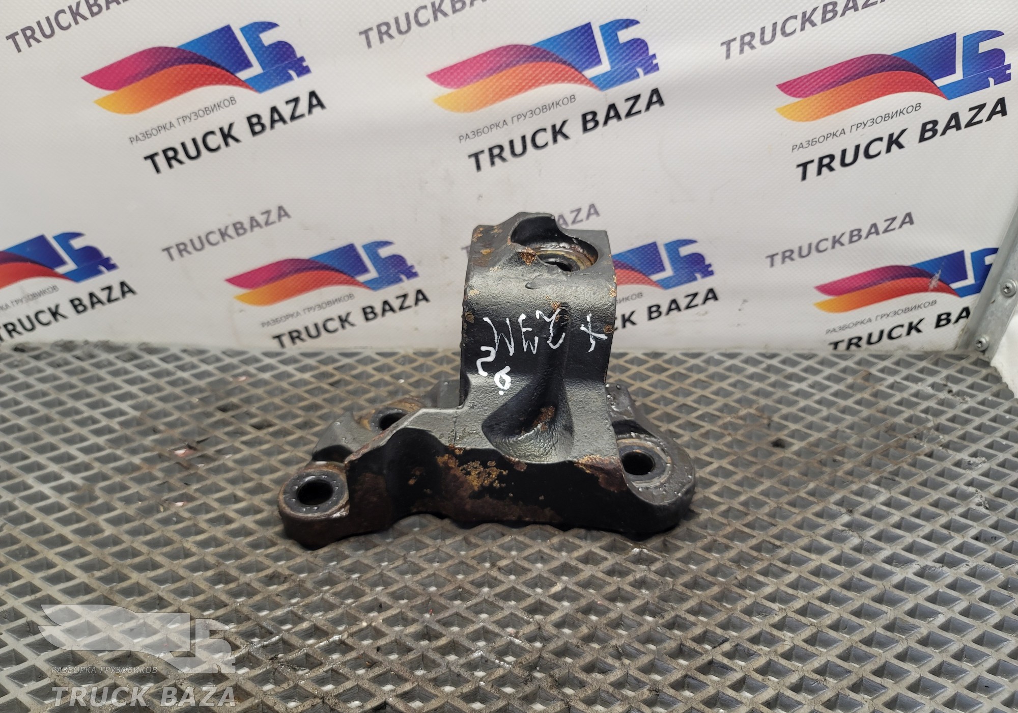 1670902 Кронштейн двигателя задний левый для Daf CF