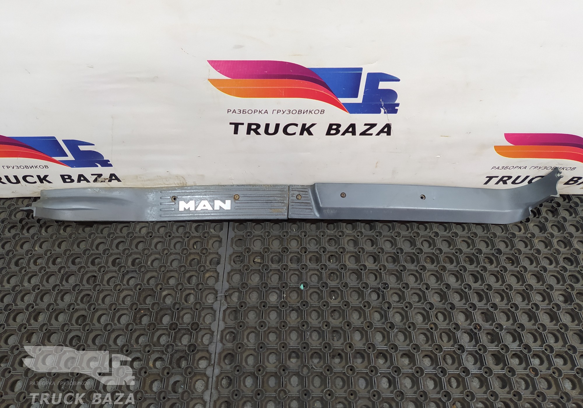81615100321 Накладка порога левая для Man TGX I (с 2007)