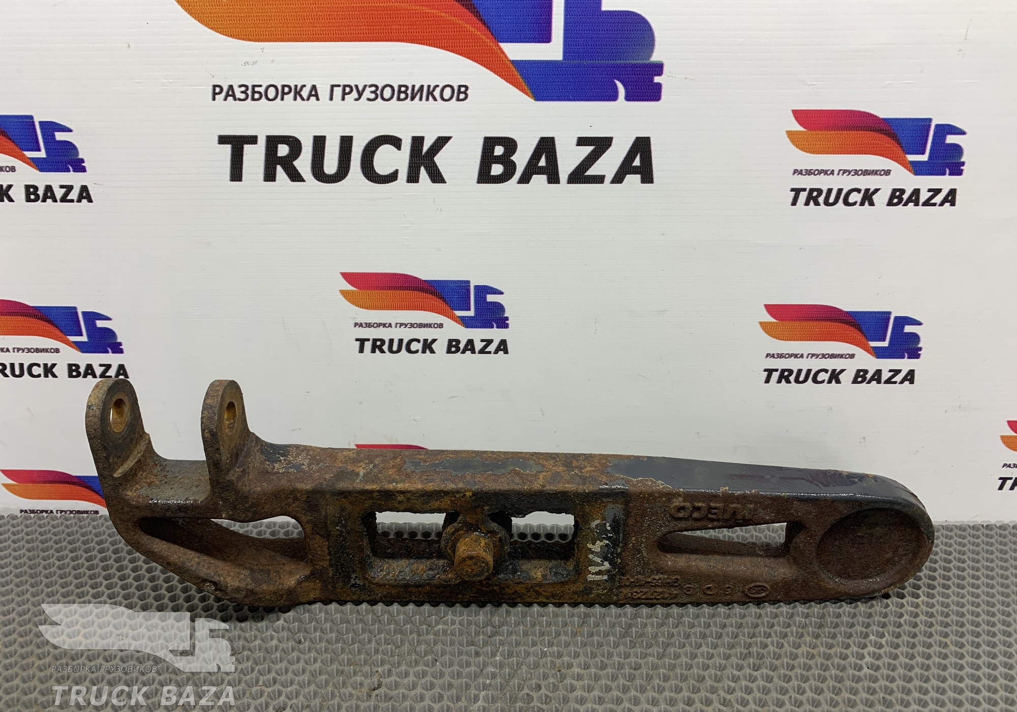 41272316 Кронштейн переднего амортизатора нижний левый для Iveco Stralis
