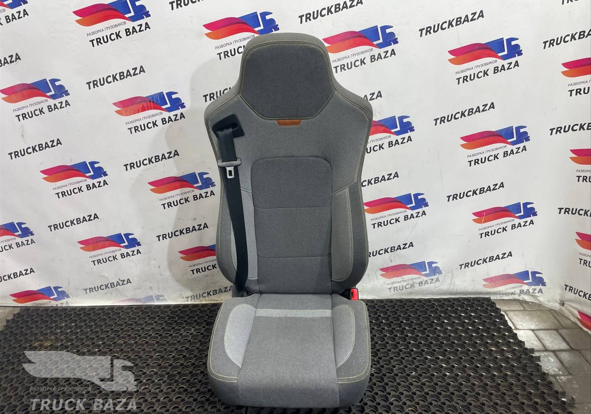 DZ14251510122 Сиденье пассажирское механическое для Shacman X3000 (с 2014)