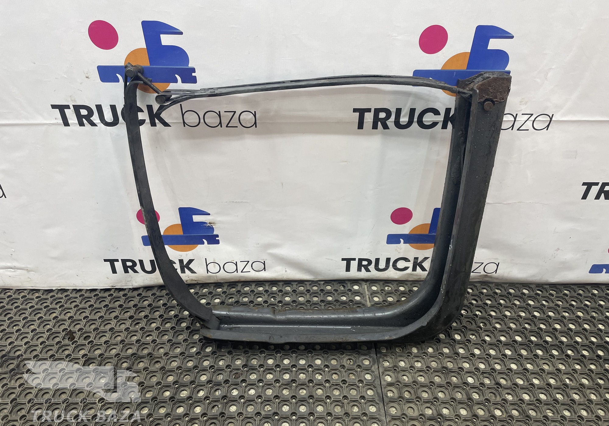 1488891 Кронштейн топливного бака