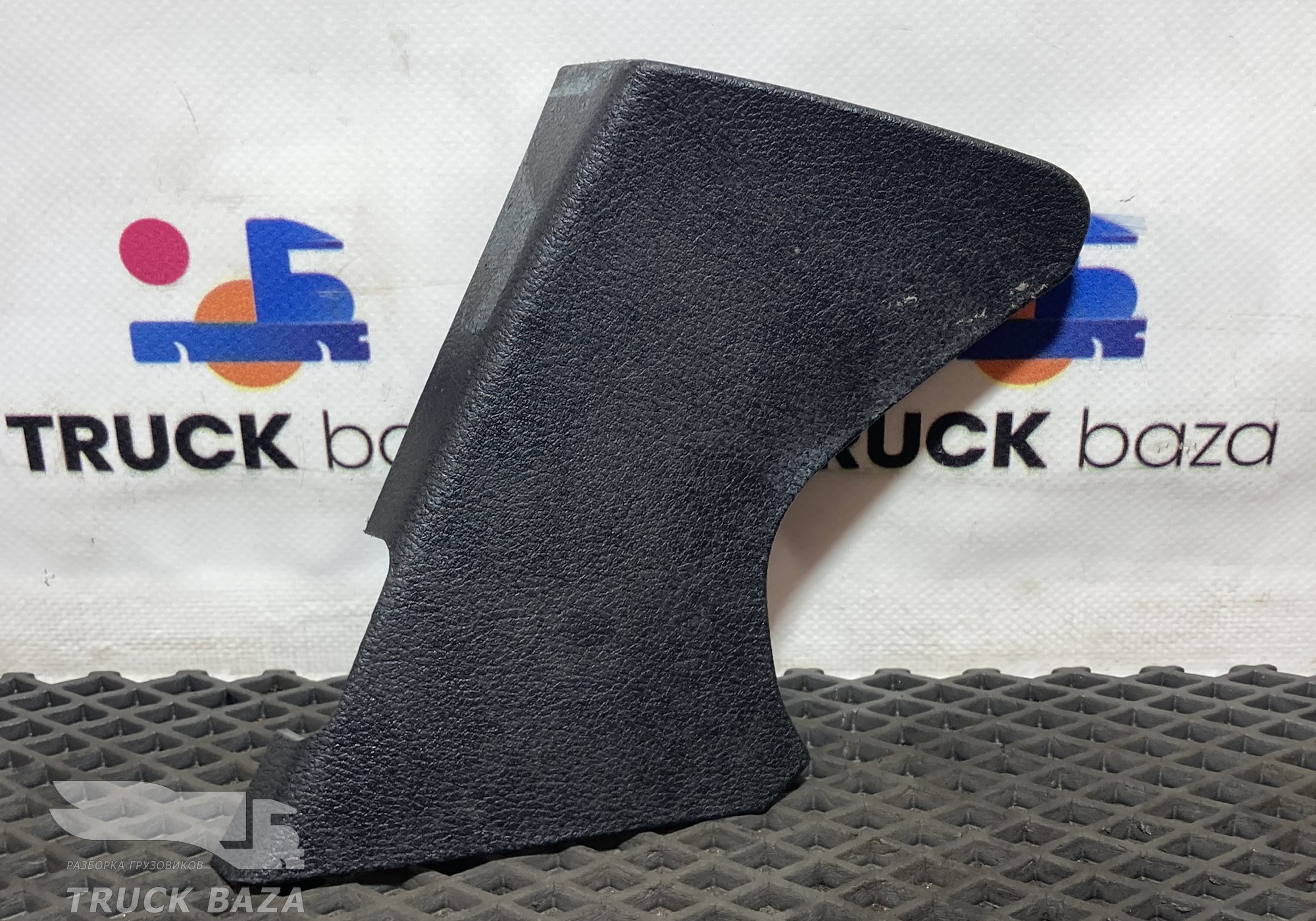 JC46E02349A Накладка передней стойки для Ford F-MAX (с 2018)