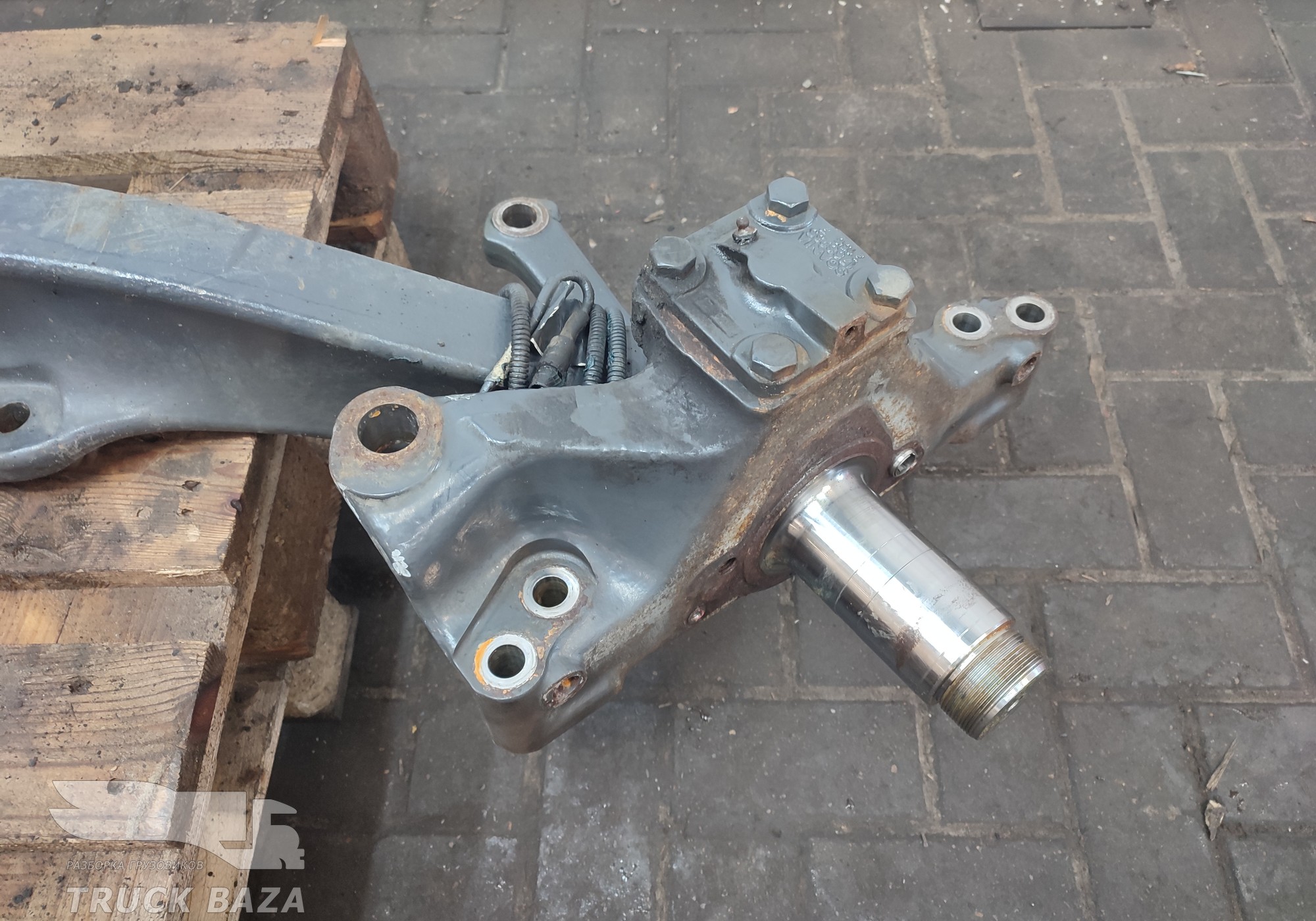 2443889 Кулак поворотный левый 2021 год для Scania 6-series R (с 2016)