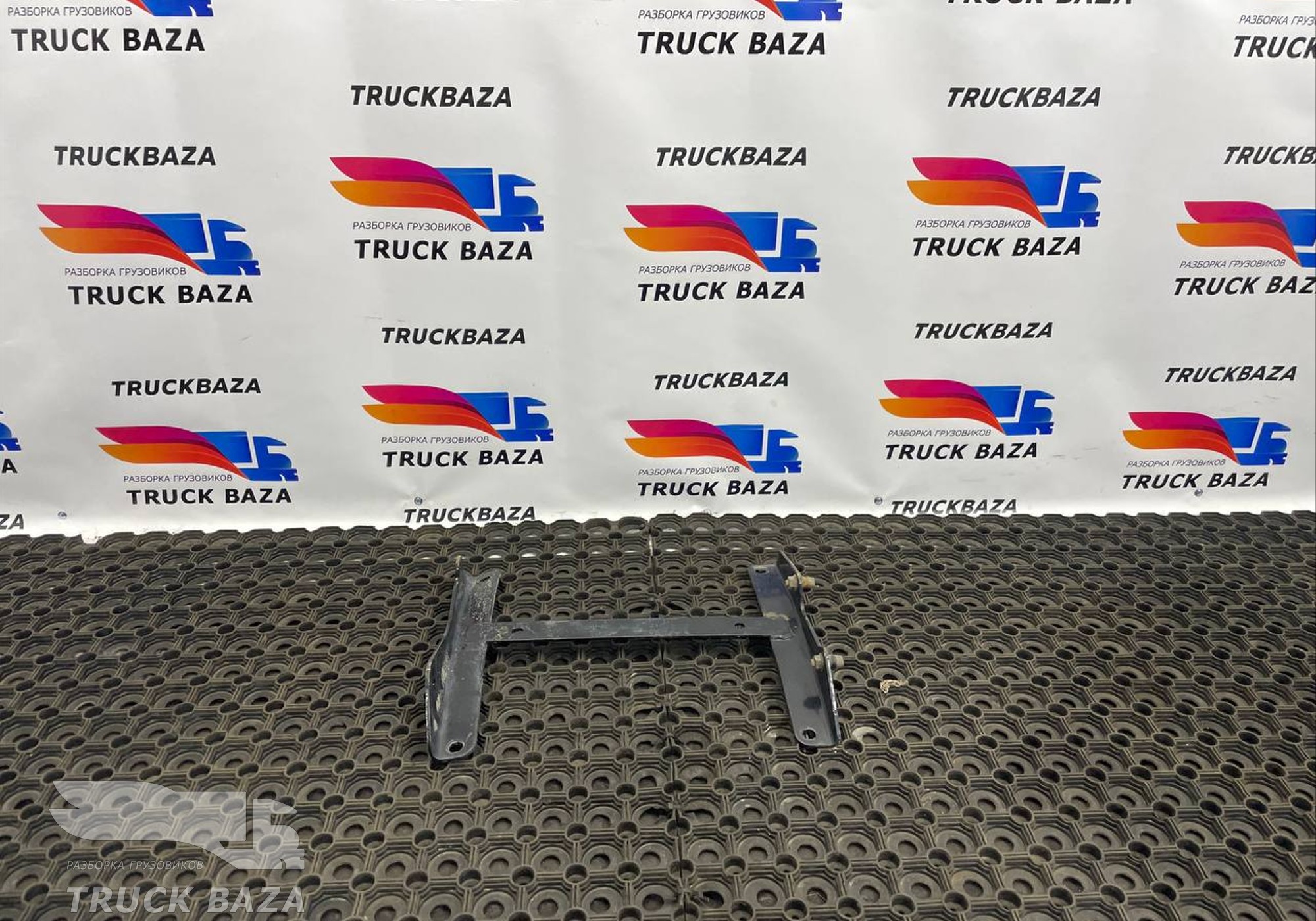 2246155 Кронштейн крыла переднего левого для Daf XF106 (с 2012)