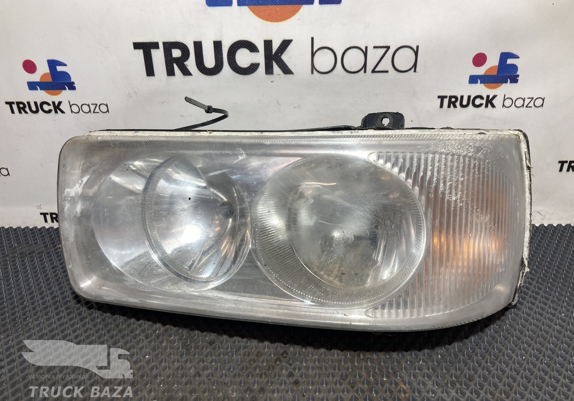 1832397 Фара правая для Daf