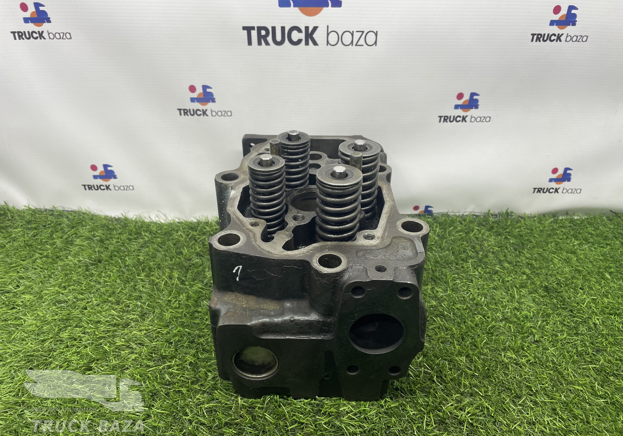 1448279 Головка блока цилиндров