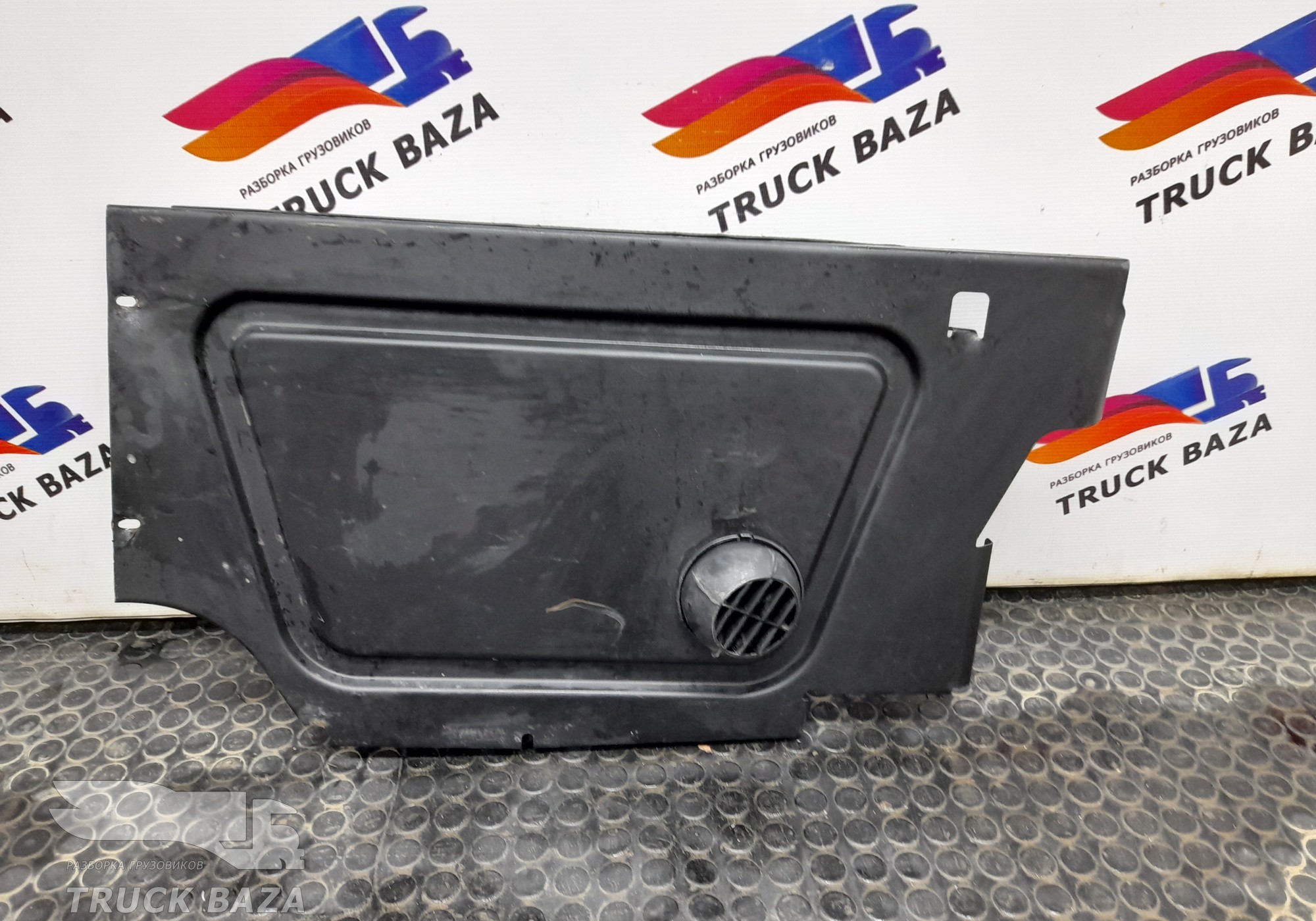 9406800807 Накладка спальника справа для Mercedes-Benz Axor I (с 2001 по 2004)