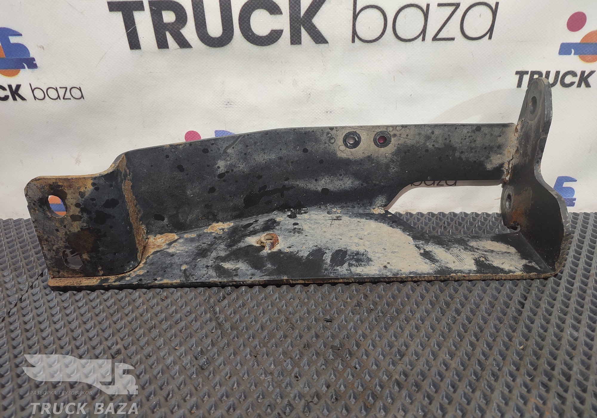 5490840504010 Кронштейн подножки правый для КАМАЗ 5490 (с 2013)