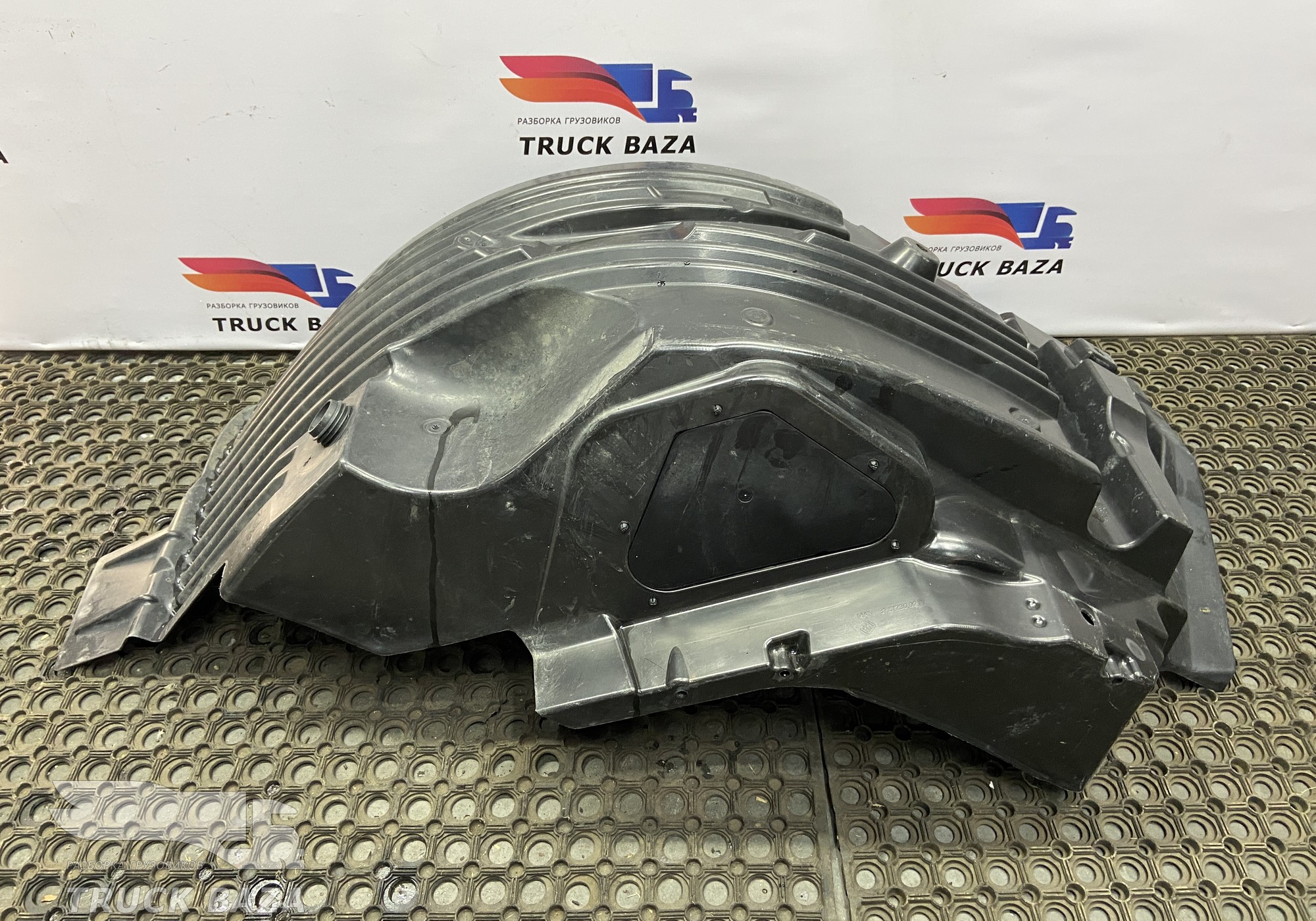 81612300286 Крыло переднее правое передняя часть