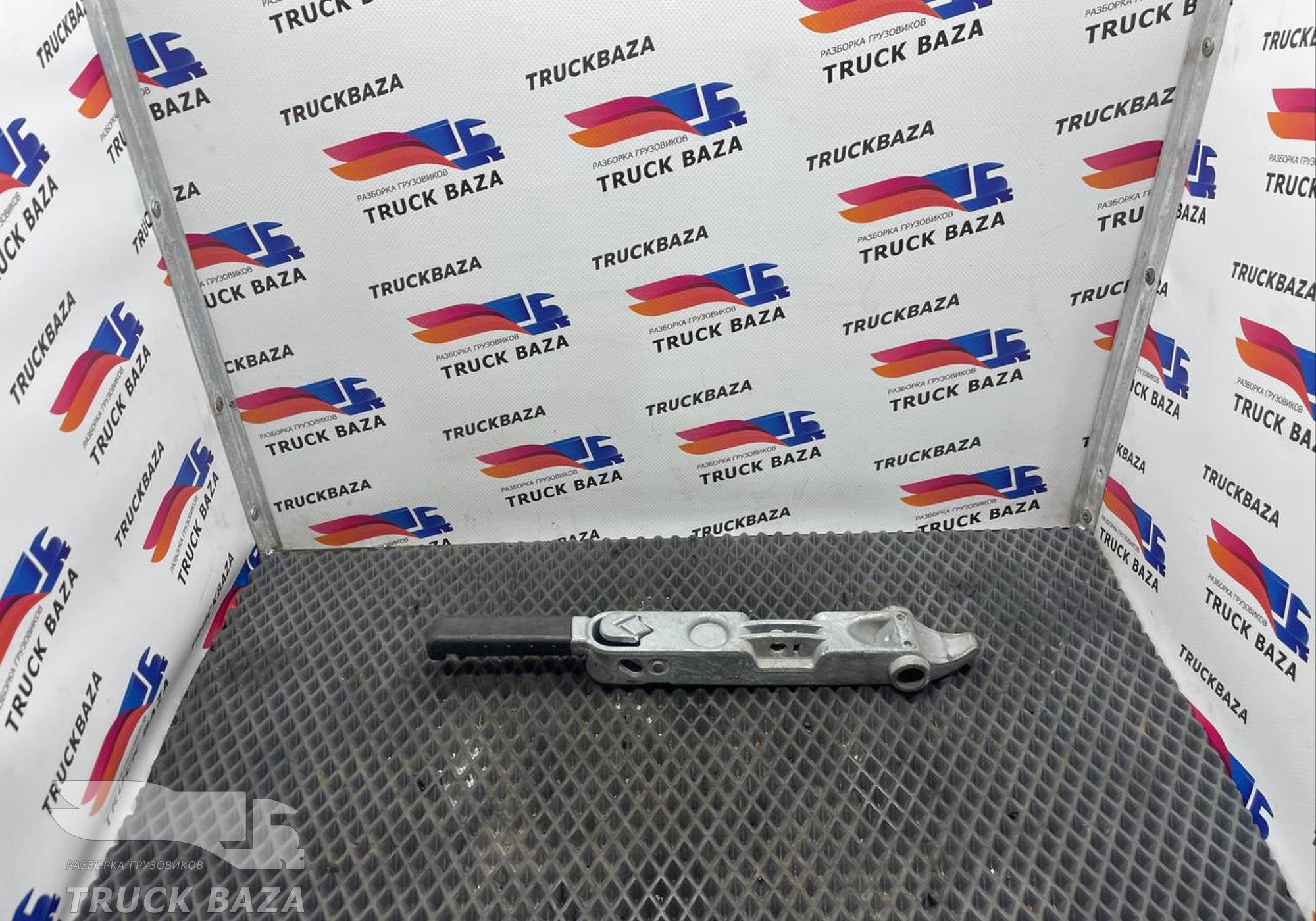 M14260304 Ригель верхний крючка замка двери для Полуприцепы Wielton