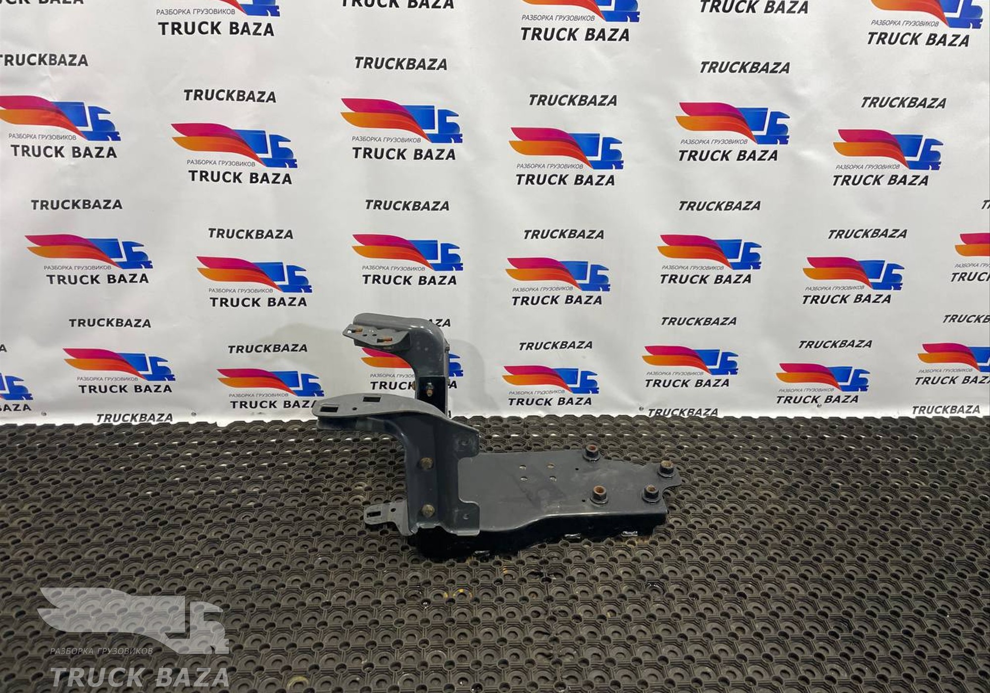 9606601130 Кронштейн подножки левый для Mercedes-Benz Actros New Actros MP4 (с 2011)