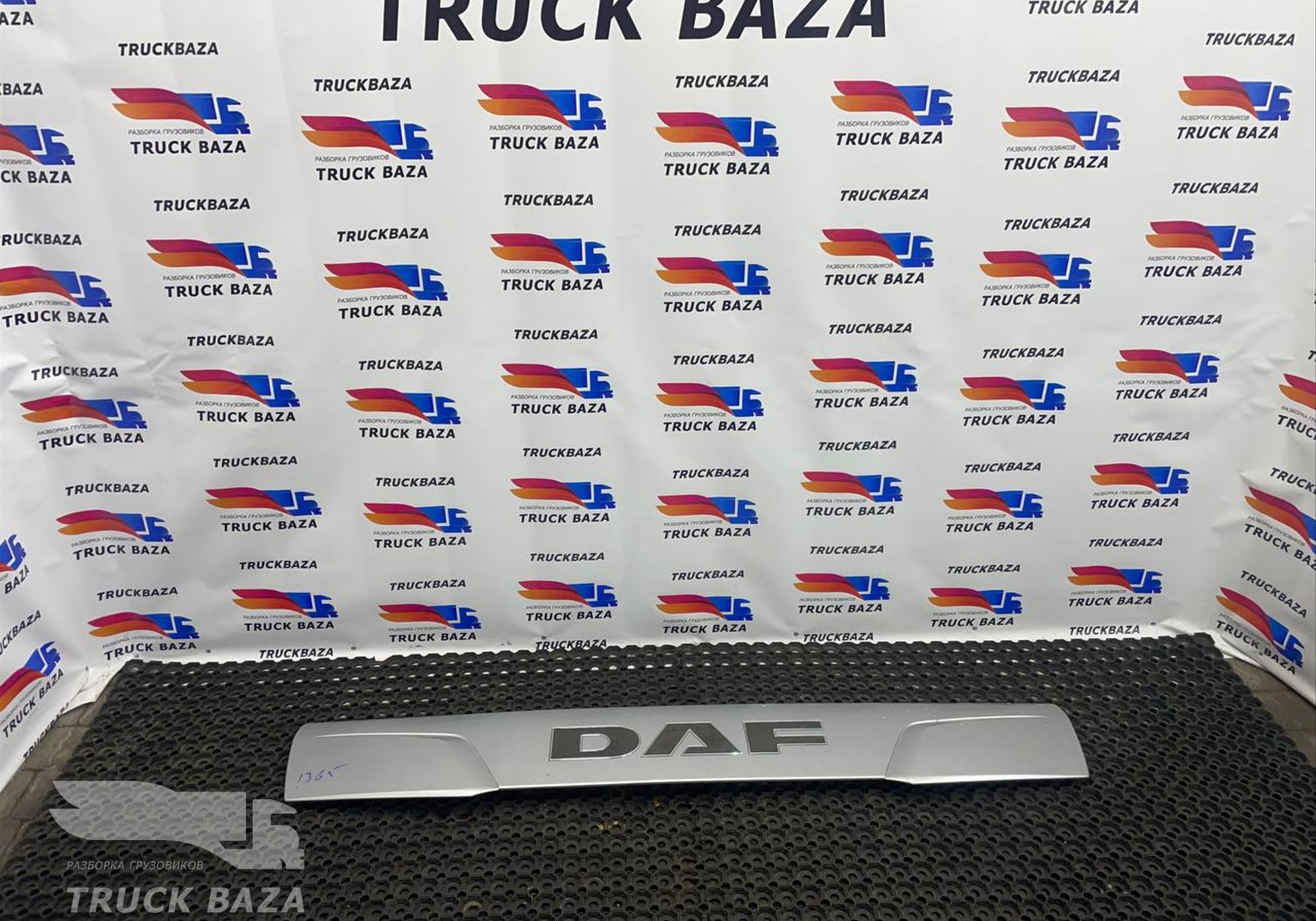 2104217 Накладка на капот для Daf XF106 (с 2013 по 2023)