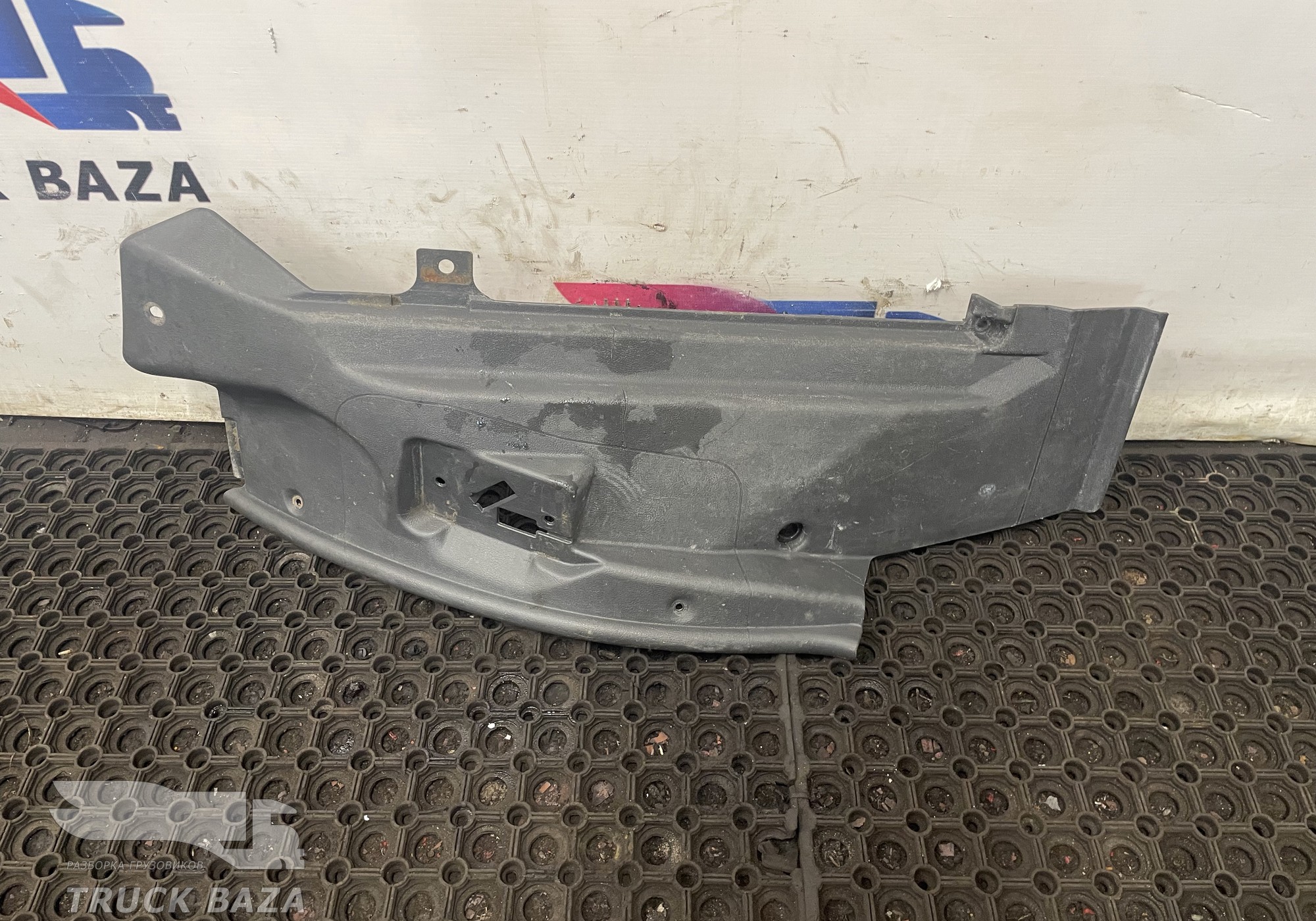 9736841418 Накладка порога левая для Mercedes-Benz