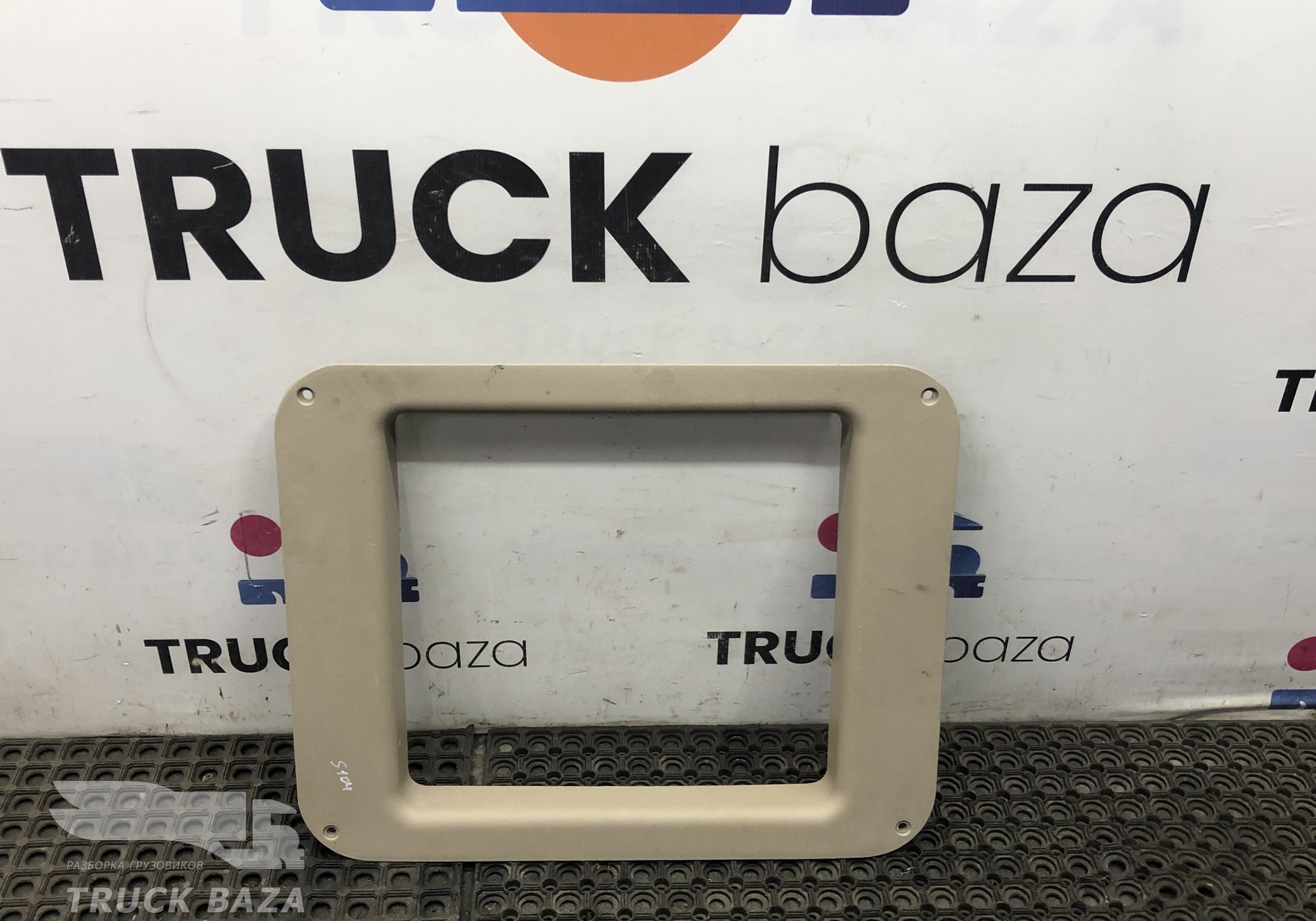 1443144 Накладка люка