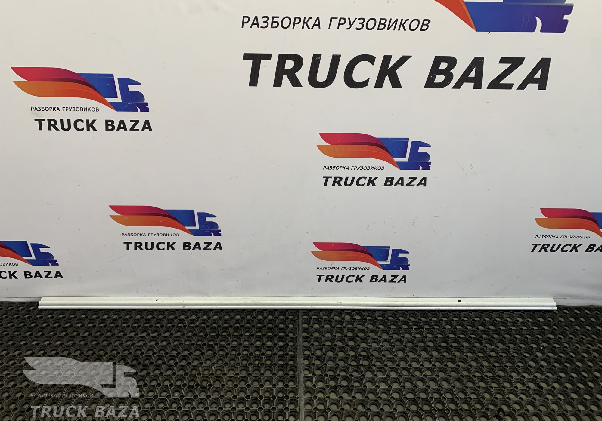 81621400100 Направляющая шторки спальника для Man TGS I (с 2007)